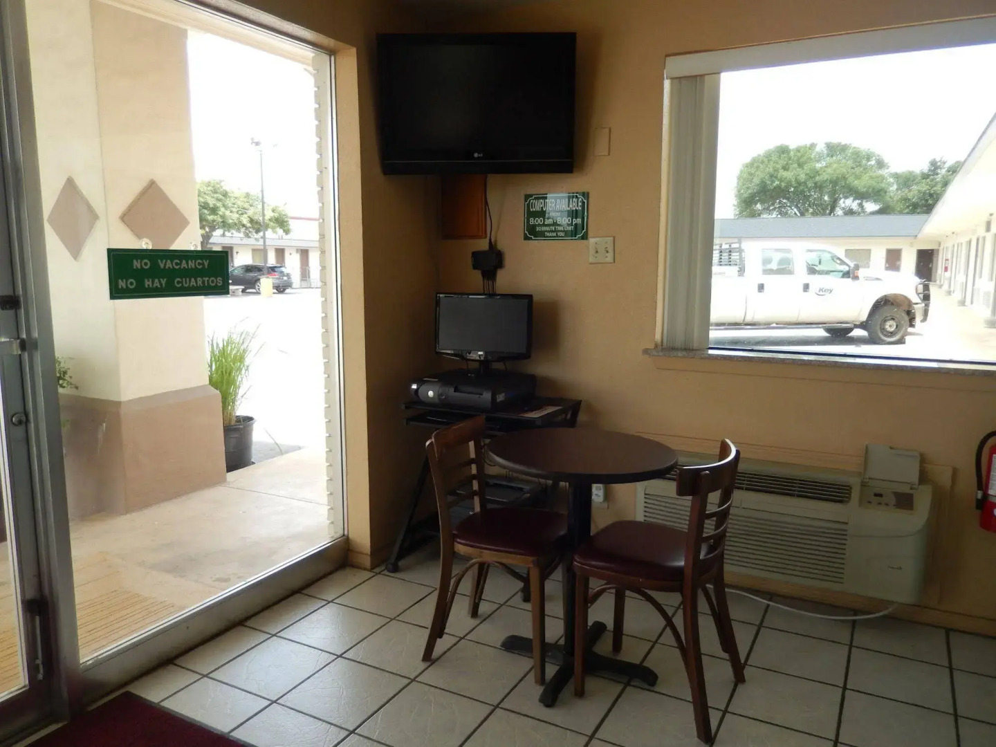 Pearsall Executive Inn