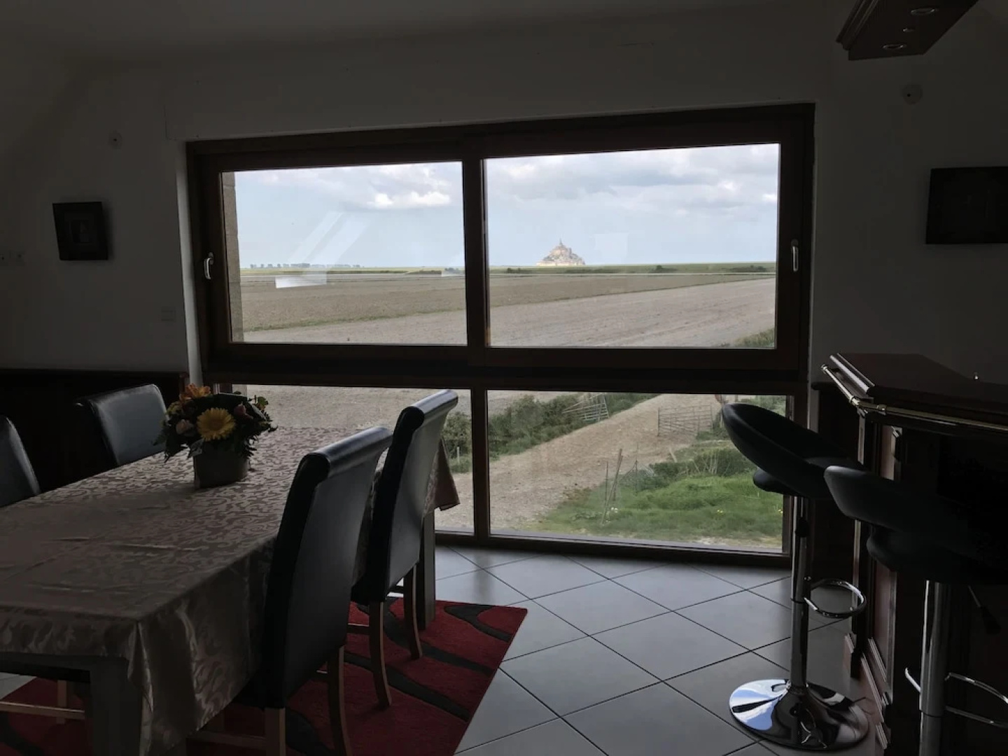 Au Caprice Du Mont