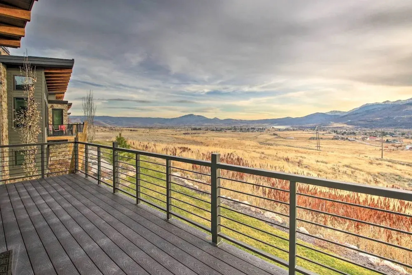 Modern Townhome w/ Mtn Views < 7 Mi to Ski Resorts