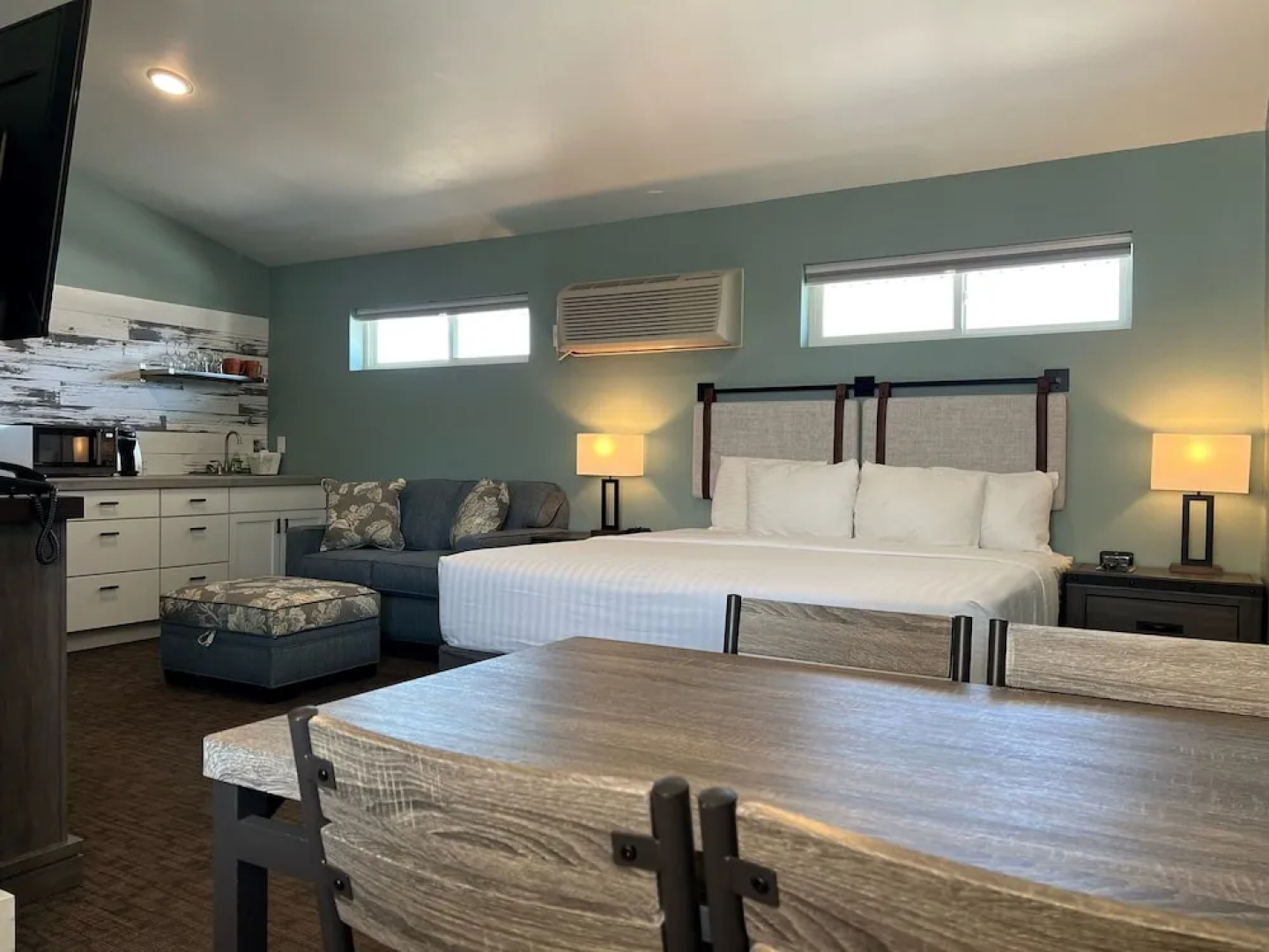 Julie's Park Cafe and Motel