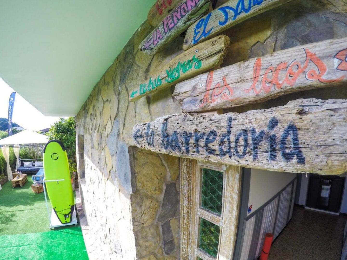 Black Shark Surfhouse