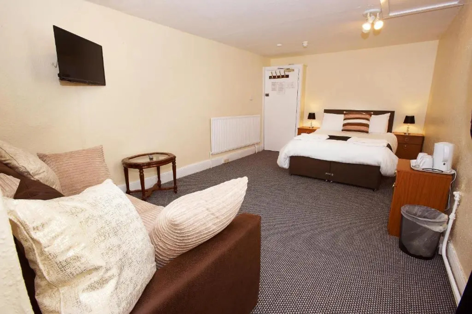 The Black Swan Inn B & B