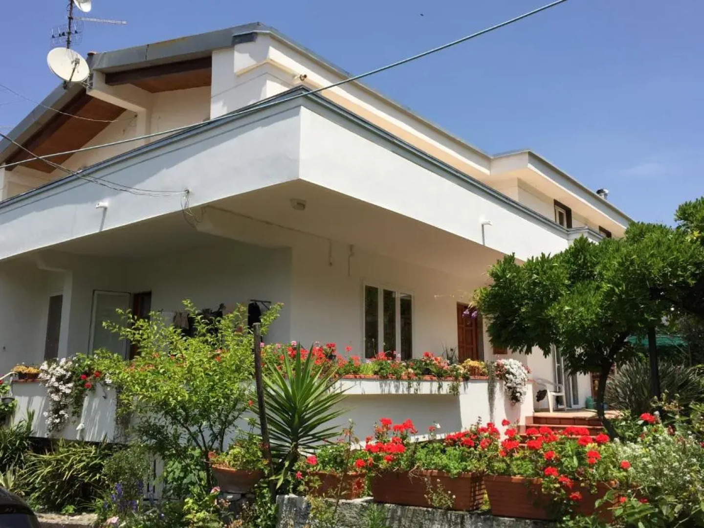 Secret pearl! Amalfi Coast, Pompei & Naples Free parking