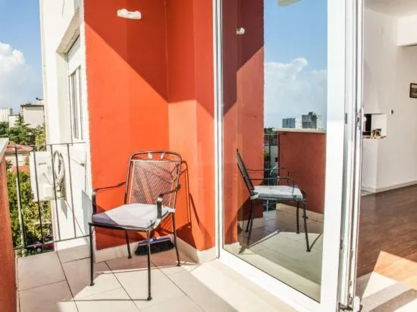 Apartments Musicology