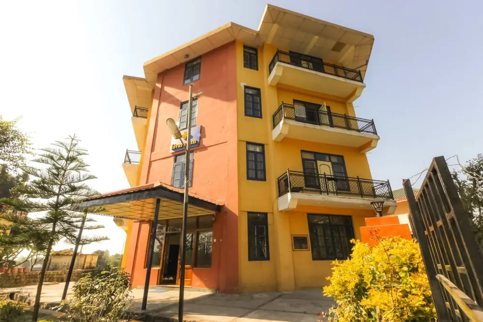 OYO 24539 Hotel Isvara Inn