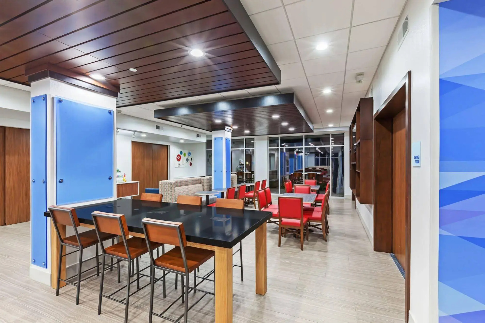 Holiday Inn Express & Suites Coffeyville by IHG