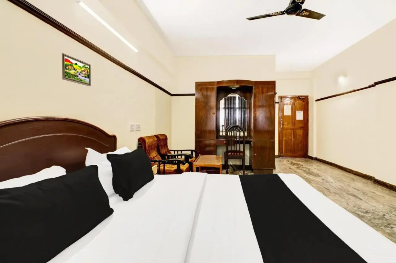OYO 15837 Hotel Rvee's Regency