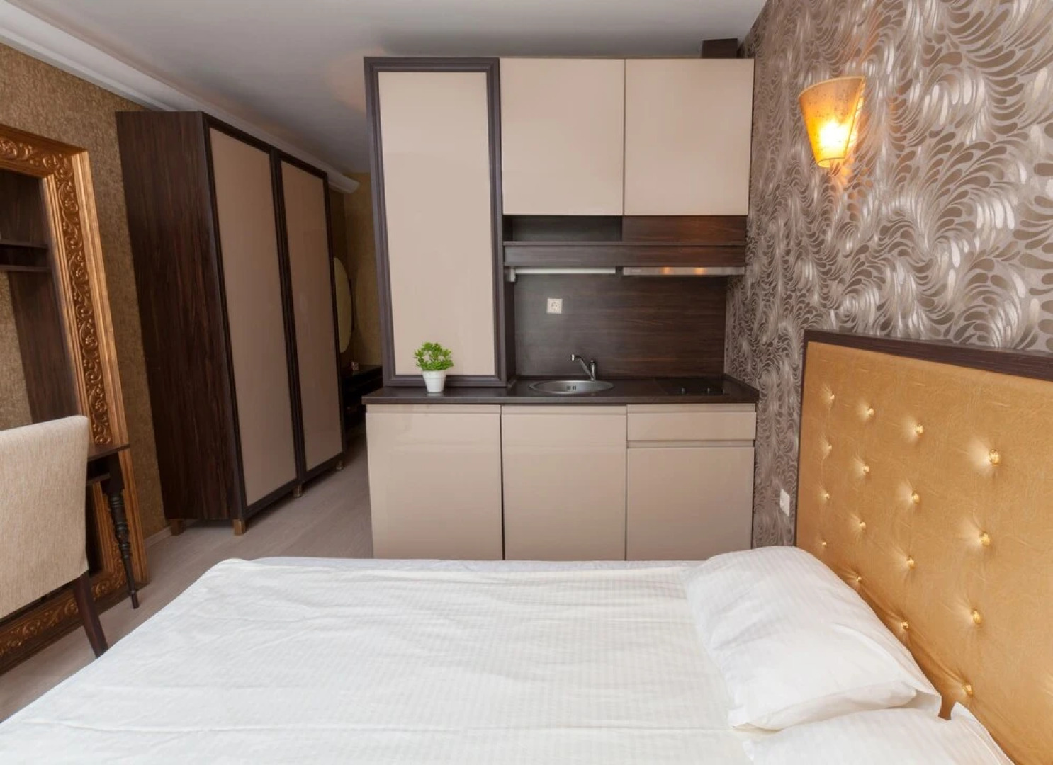 Apartcomplex Harmony Suites