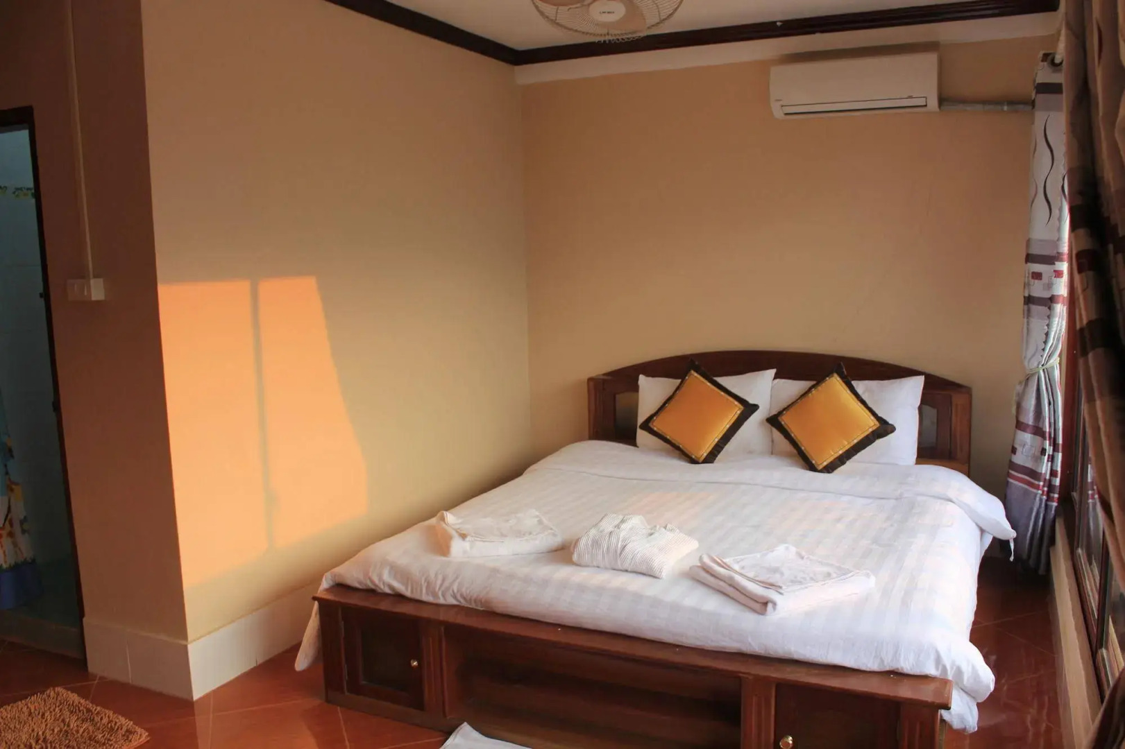 Mountain View Riverside Boutique Hotel