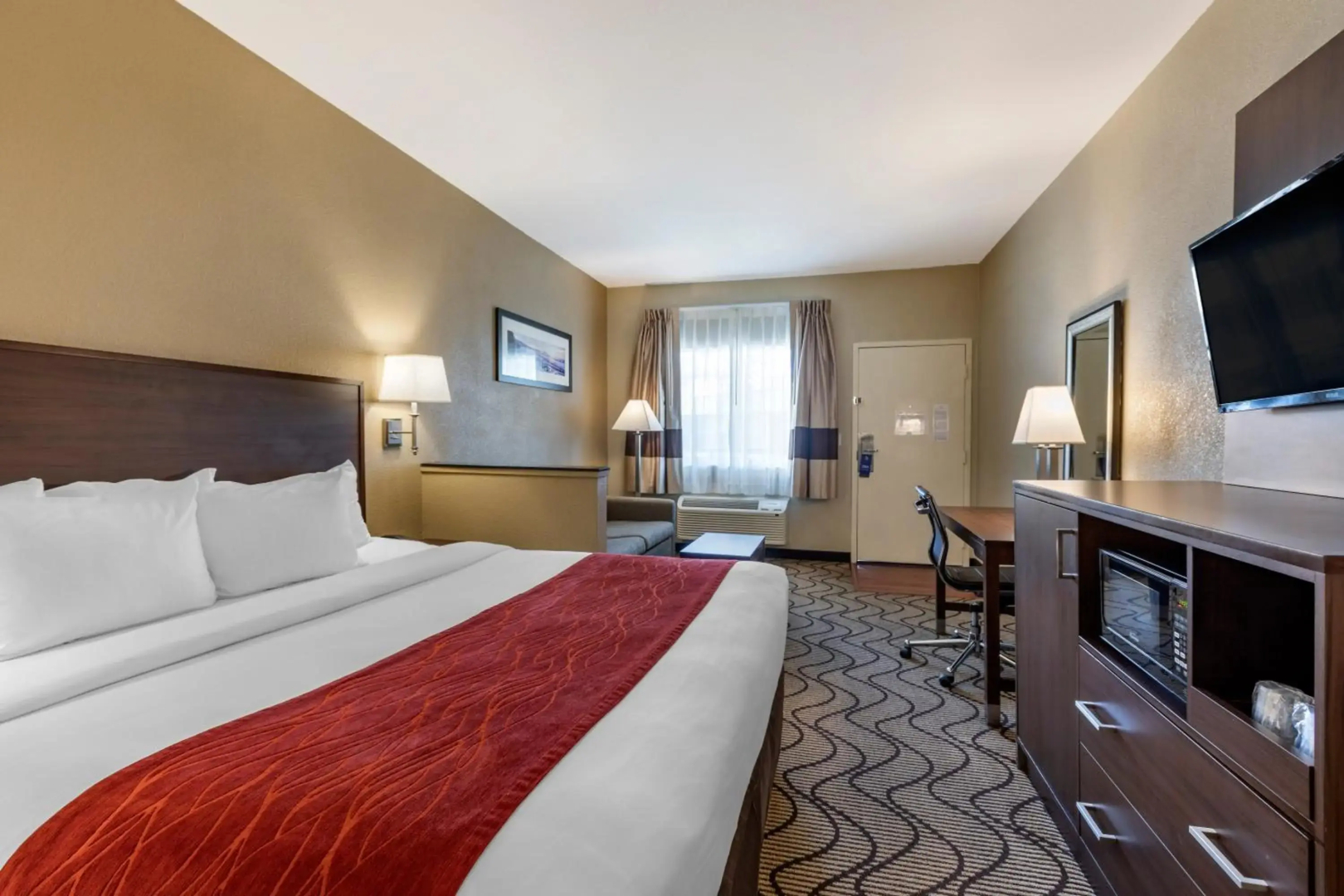Comfort Inn & Suites Orange County John Wayne Airport