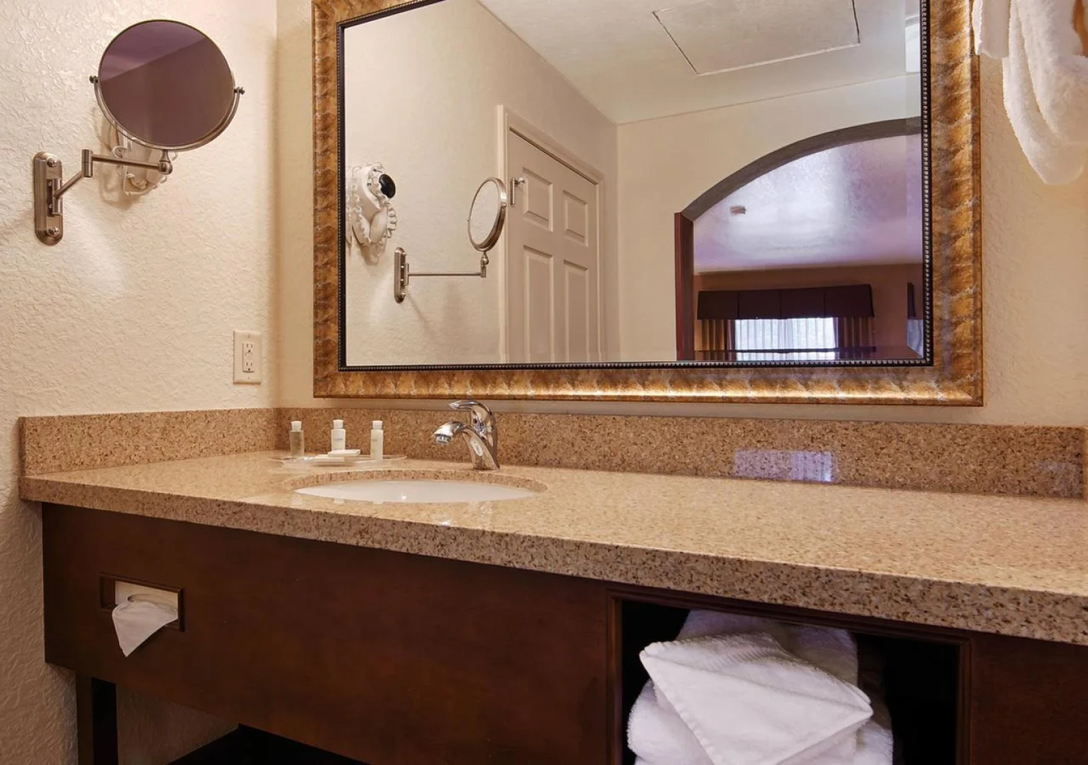 Best Western San Dimas Hotel & Suites