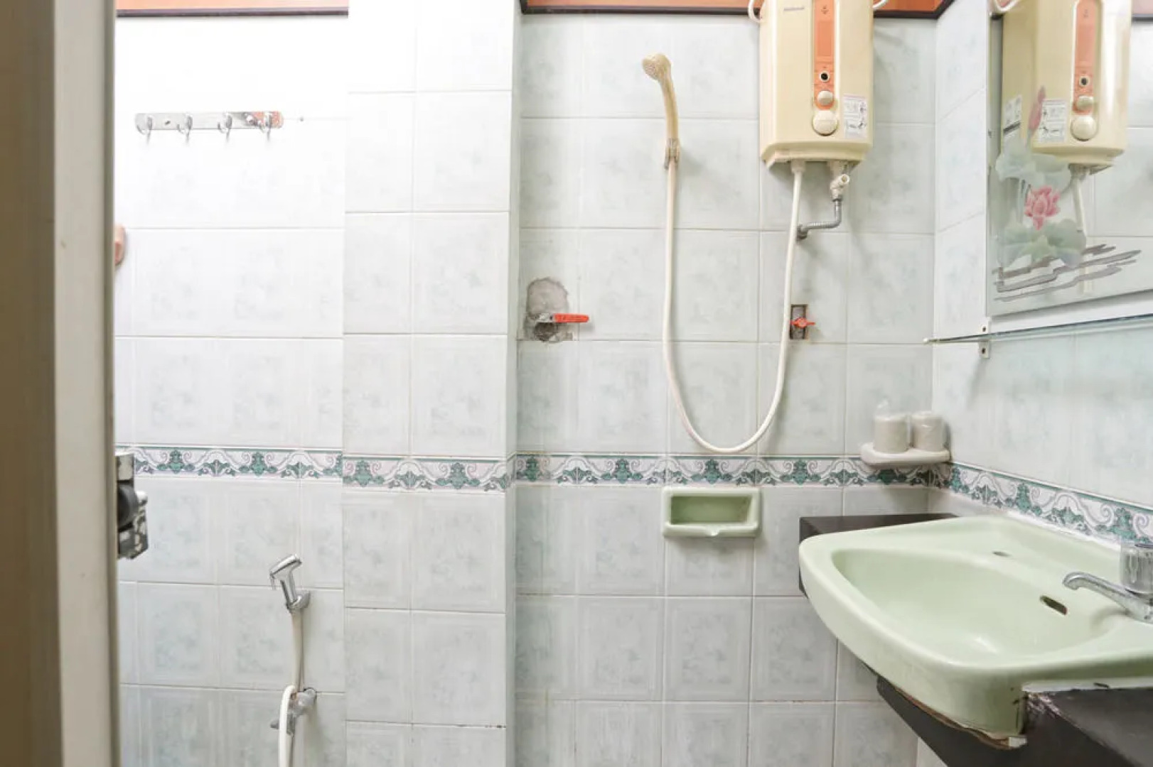 RedDoorz Near Padma Beach