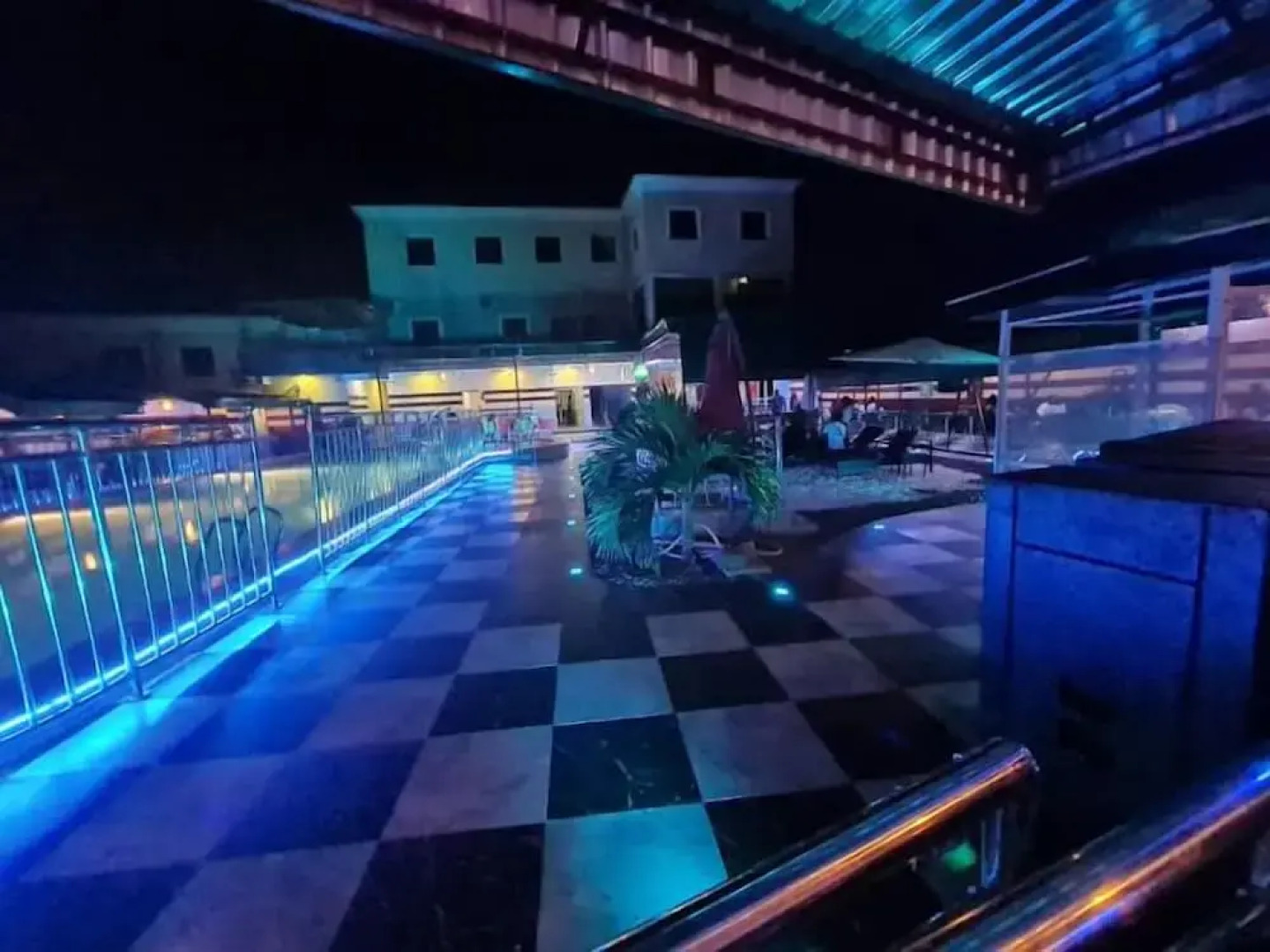 Rolak Hotel and Suites