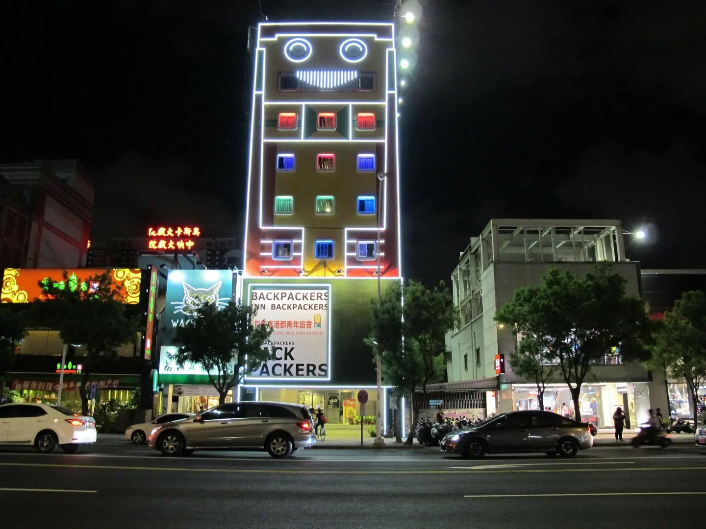 Uno Backpackers Inn
