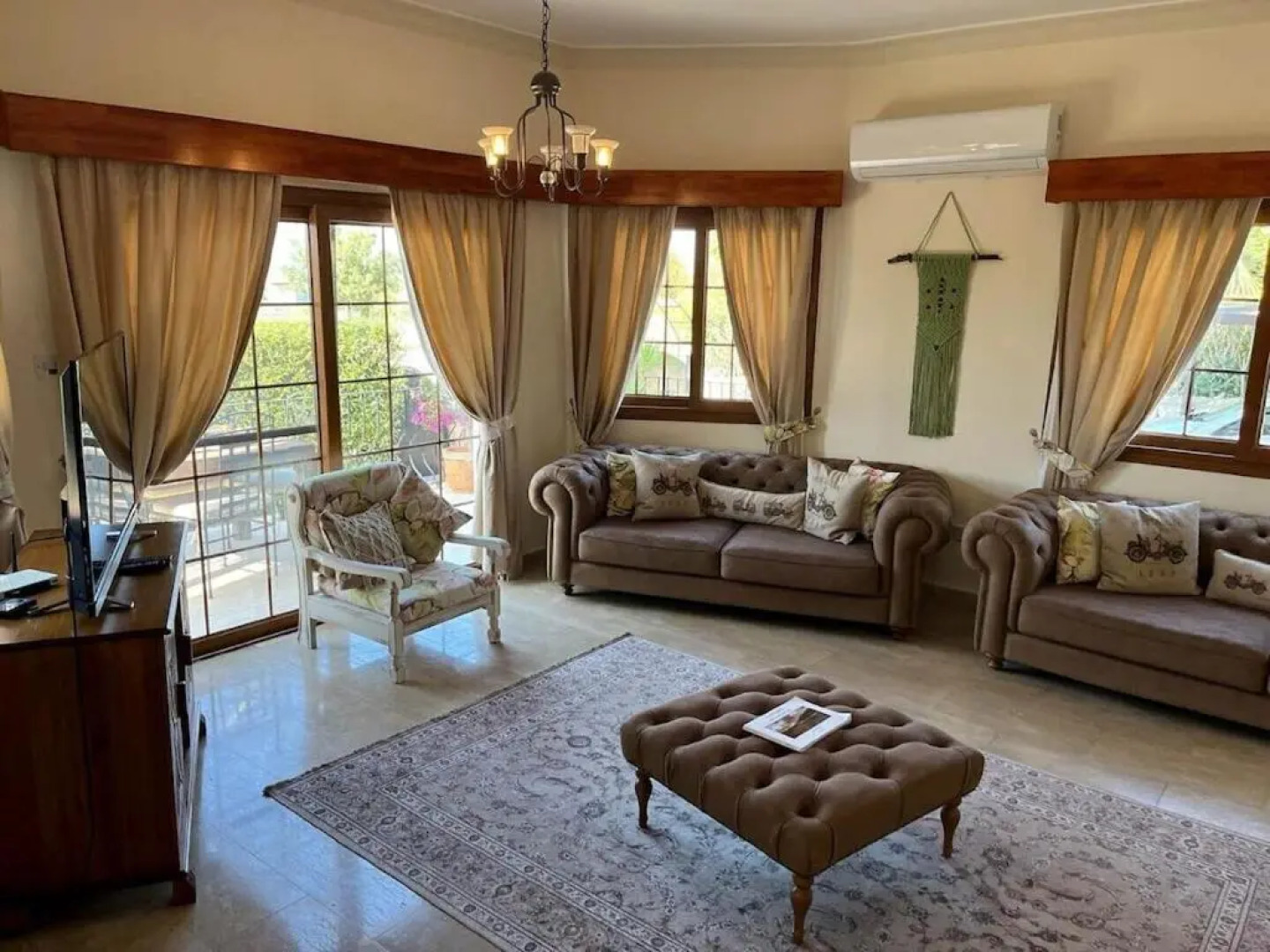 4 Bedroom (Sleeps 8) Villa in Esentepe