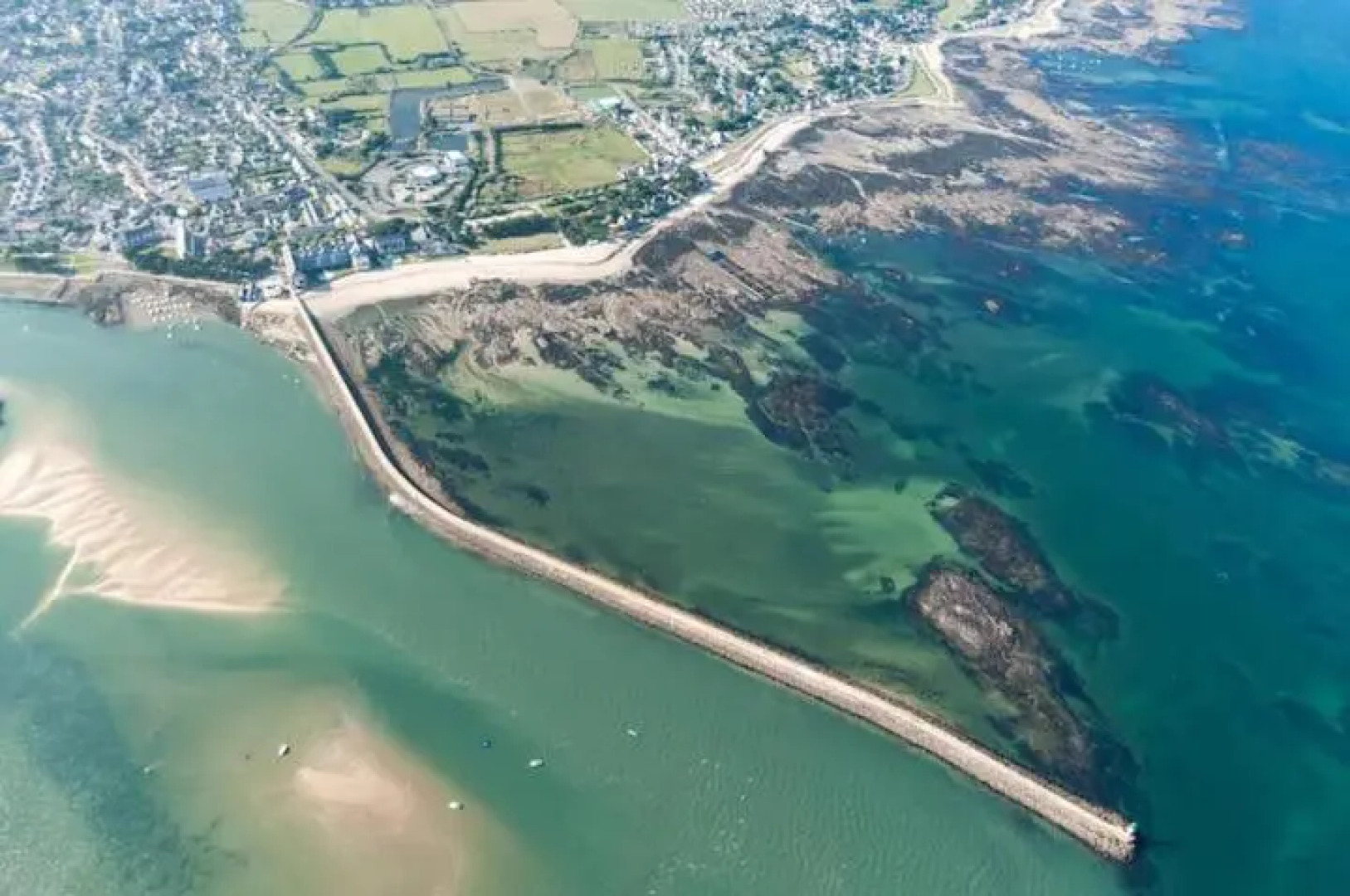 FLEUR DE SEL logement de 21m2 avec prêt vélos, meublé Tourisme 2 étoiles, cuisine et sdb privées avec terrasse clôturée de 17m2