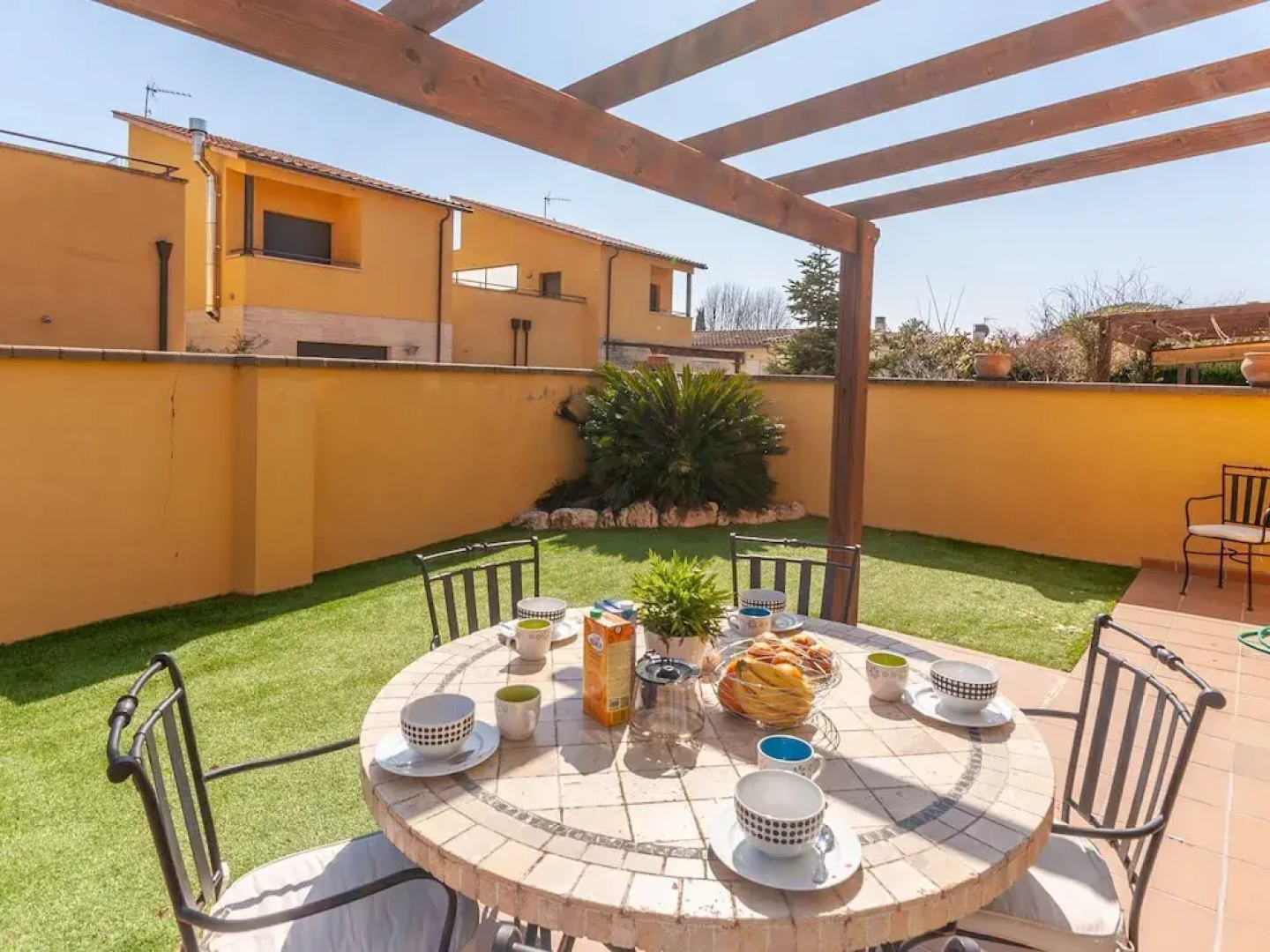 Cozy Holiday Home in UrbanitzaciÃ³ Bon Relax With Pool