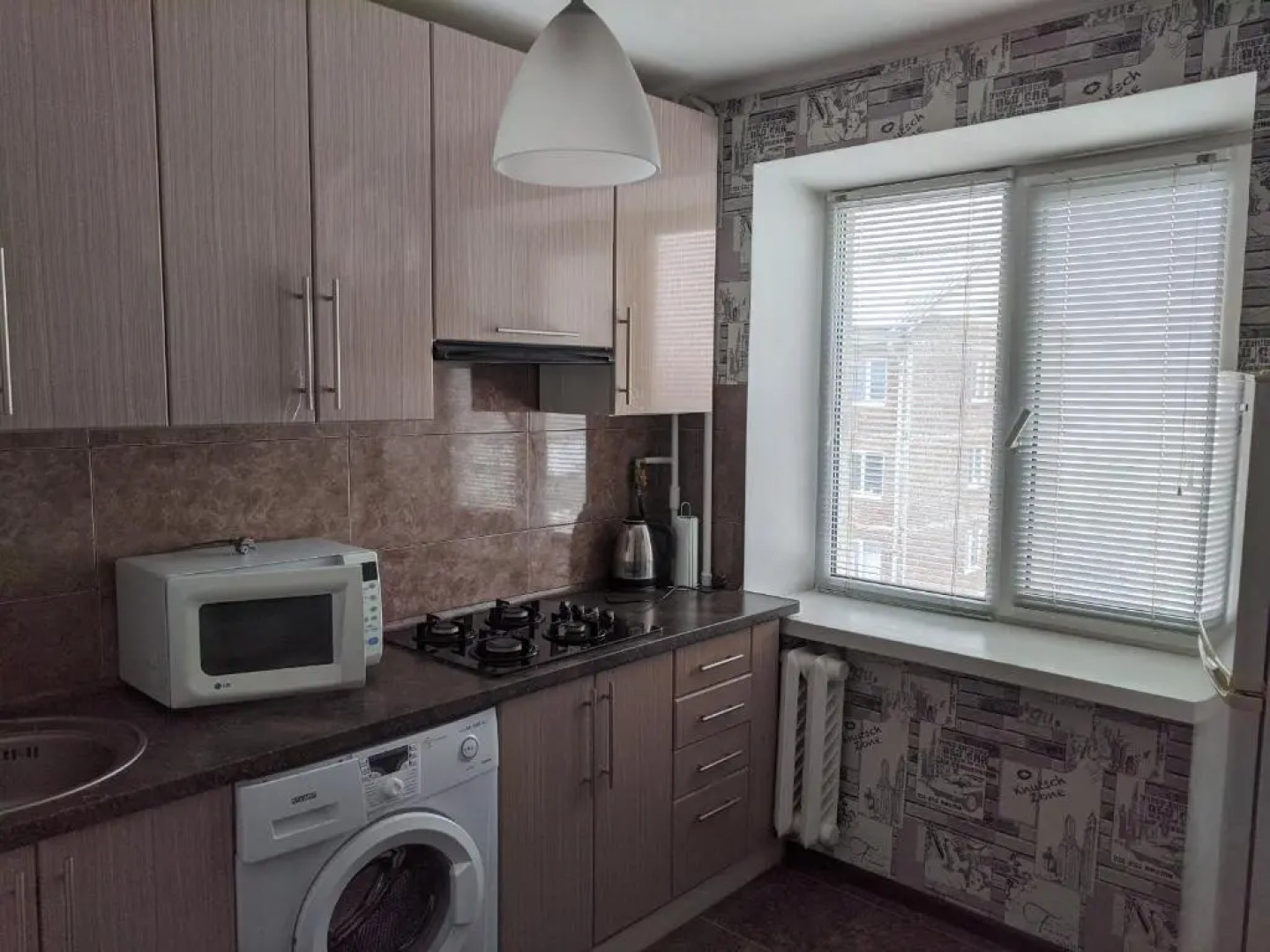 Apartment with balcony on Peremohy Avenue 43