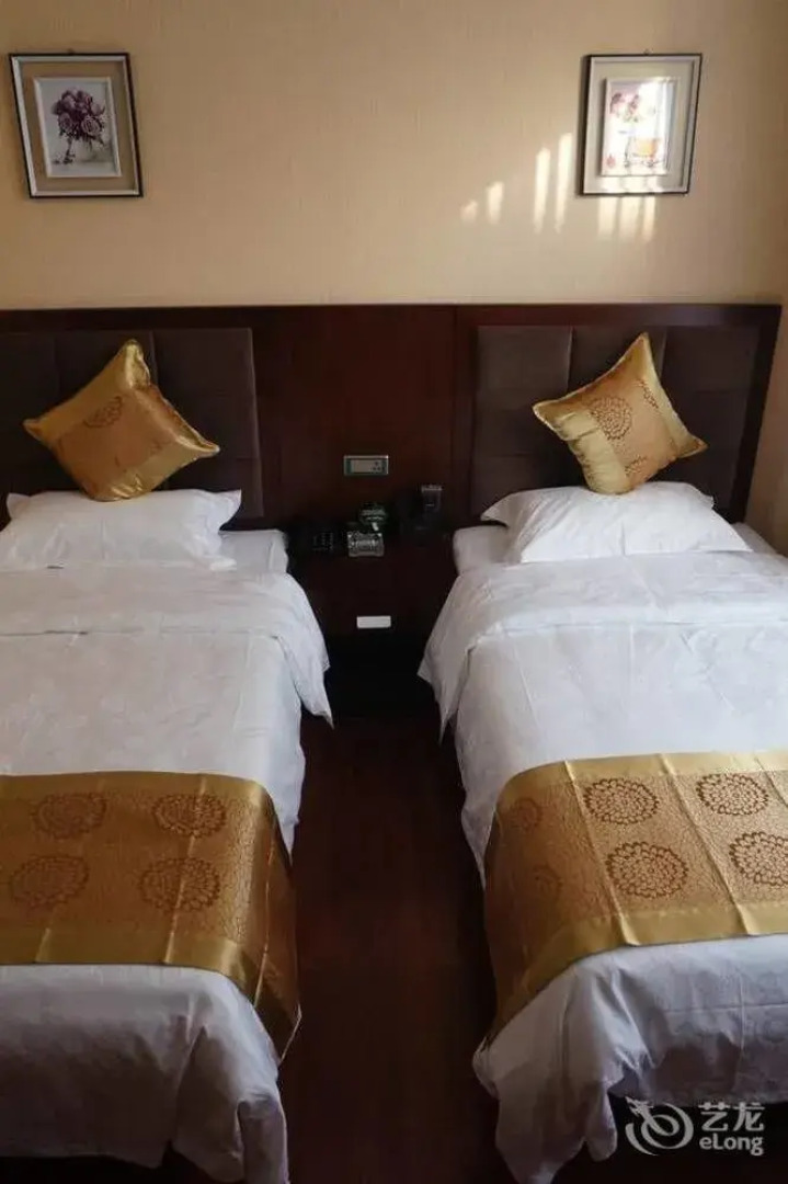 Sunshine Holiday Hotel