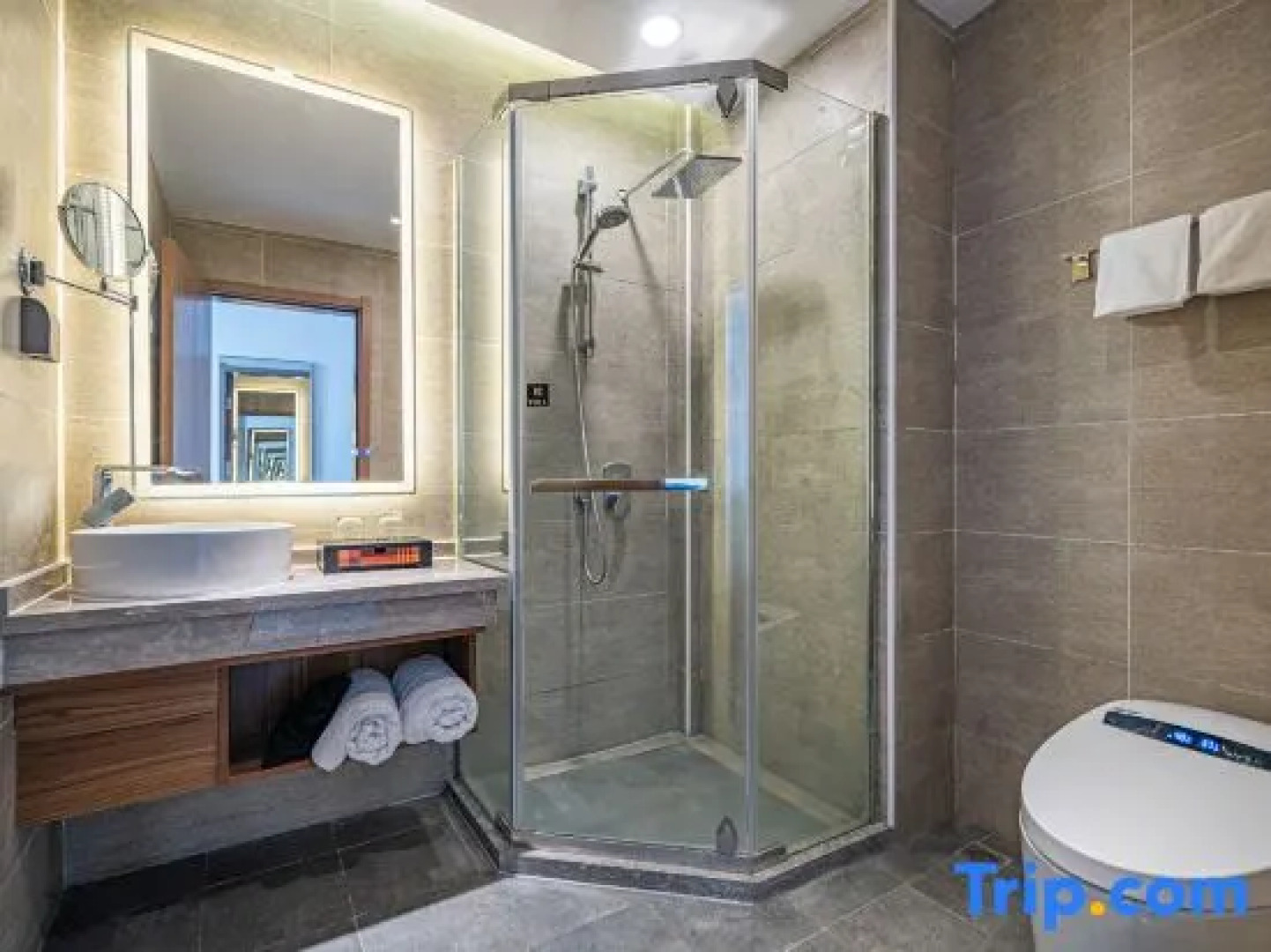 Rezen Select Hotel (Chaka Salt Lake)