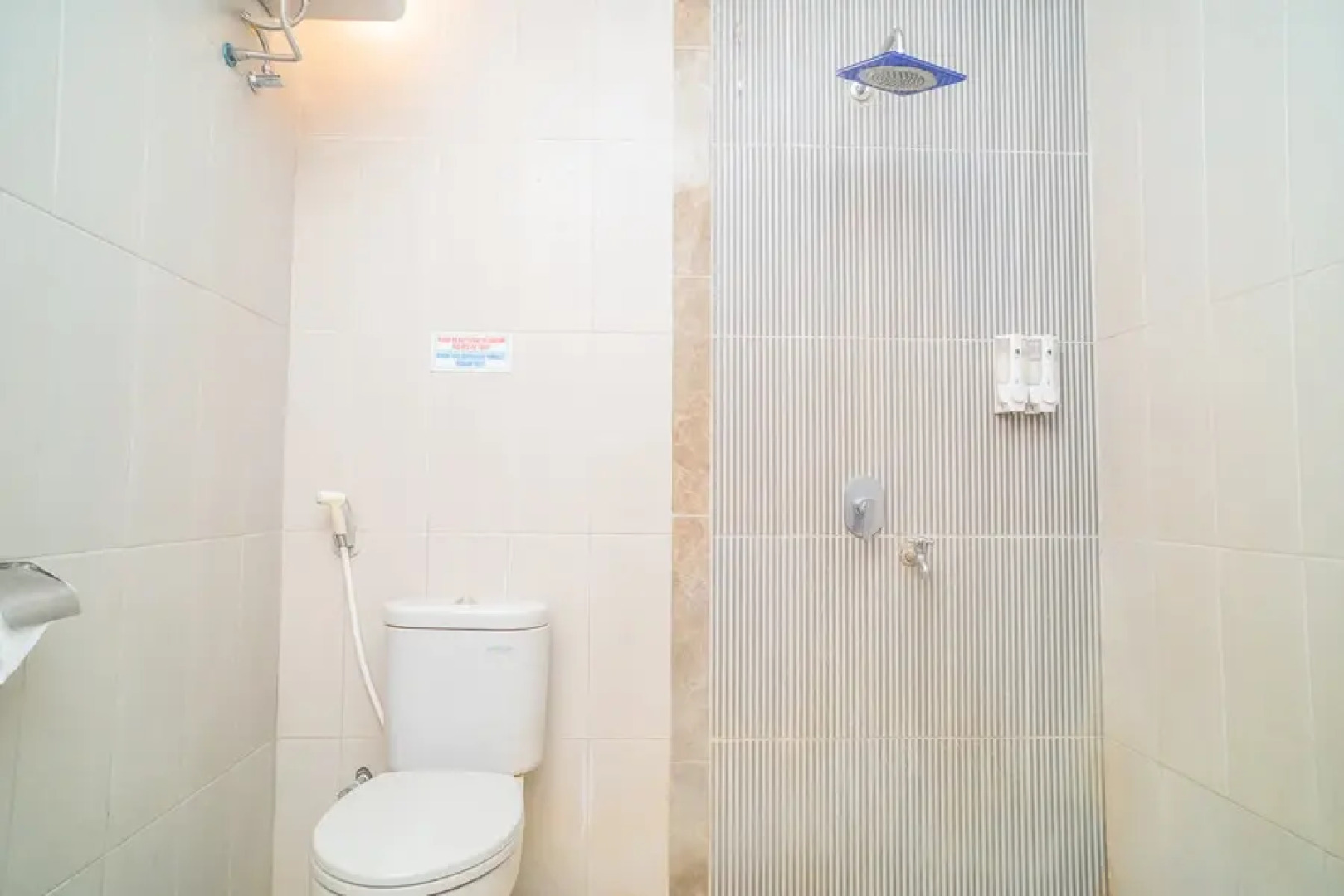 RedDoorz Plus @ Raya Senggigi Lombok