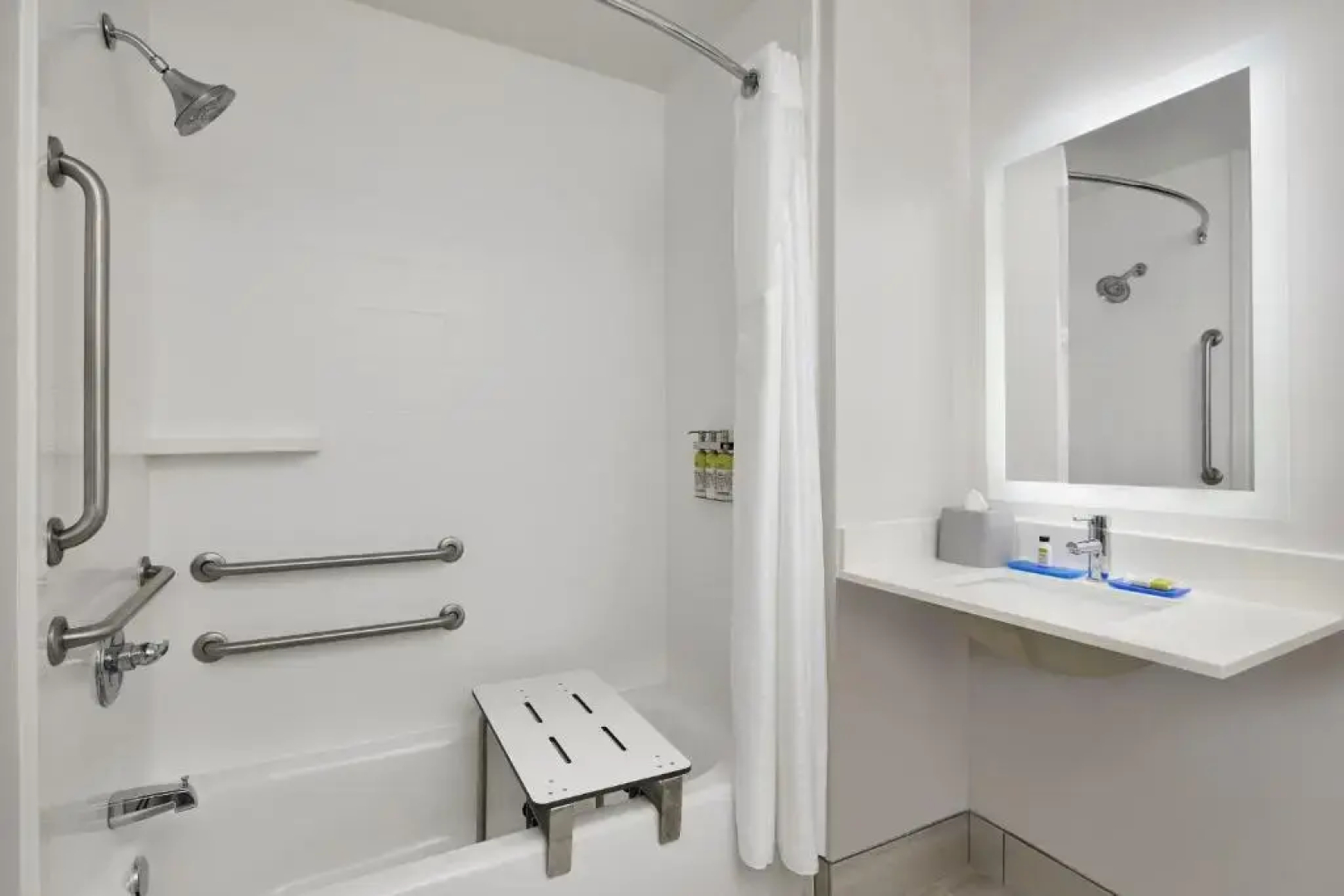 Holiday Inn Express & Suites Pensacola West-Navy Base