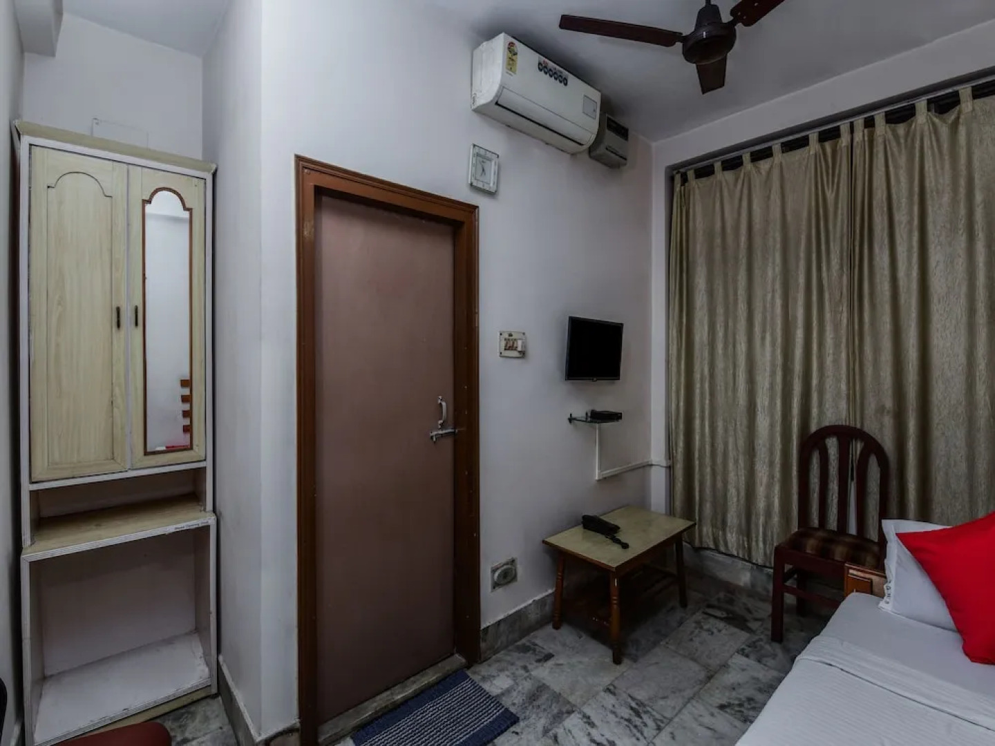 OYO 4221 near Railway Station