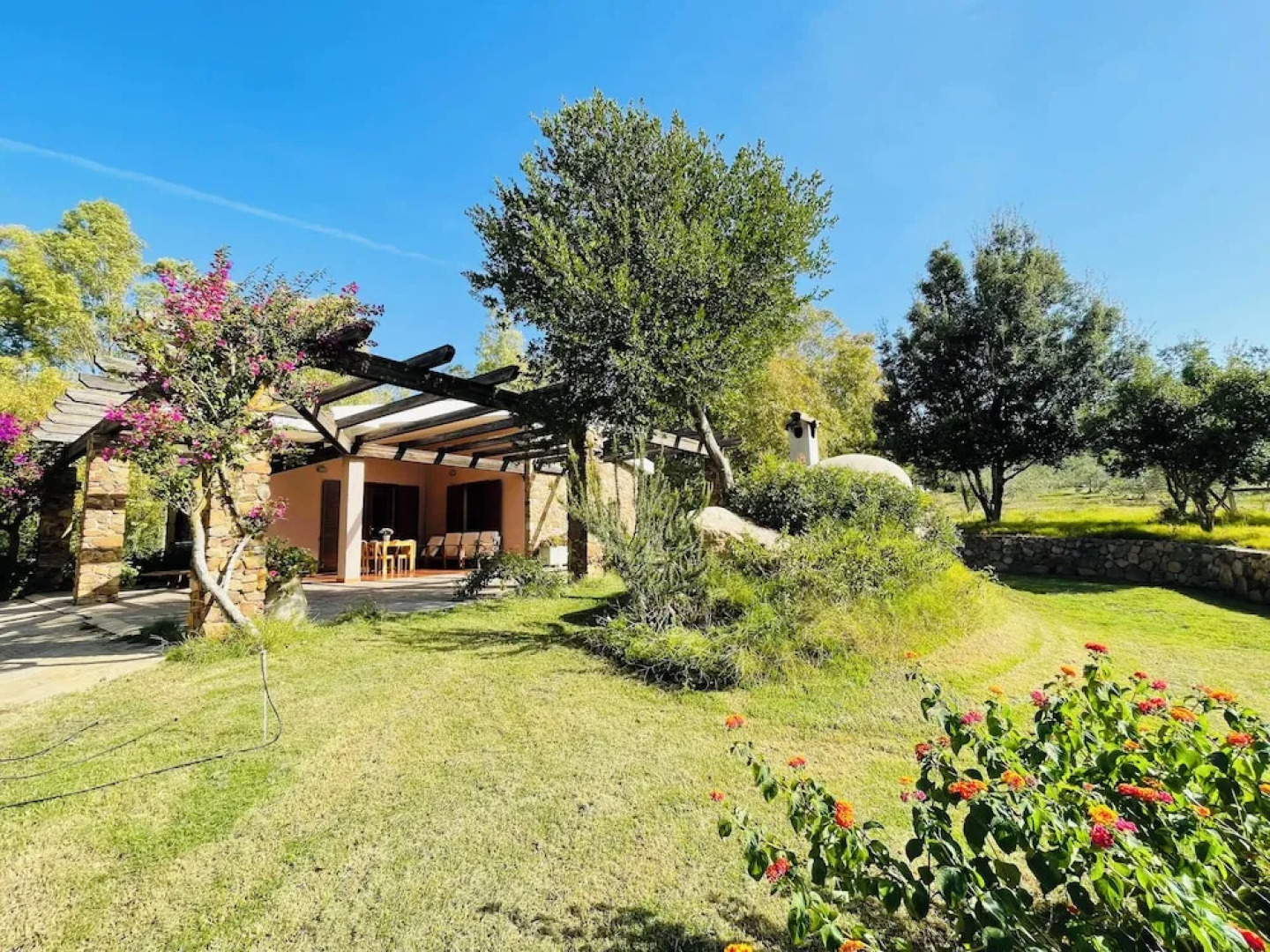 Quiet and Relaxing, Surrounded by Greenery a few Kilometers From the sea