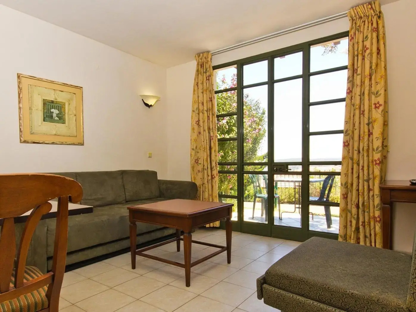 Shoresh Green Hills Family Suites Hotel