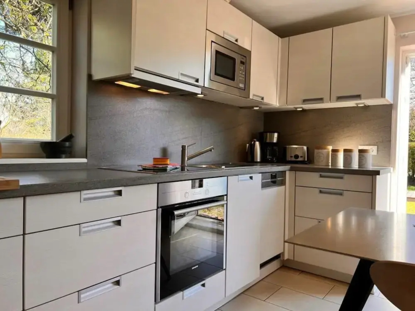 "lee" in House Smaswai 10