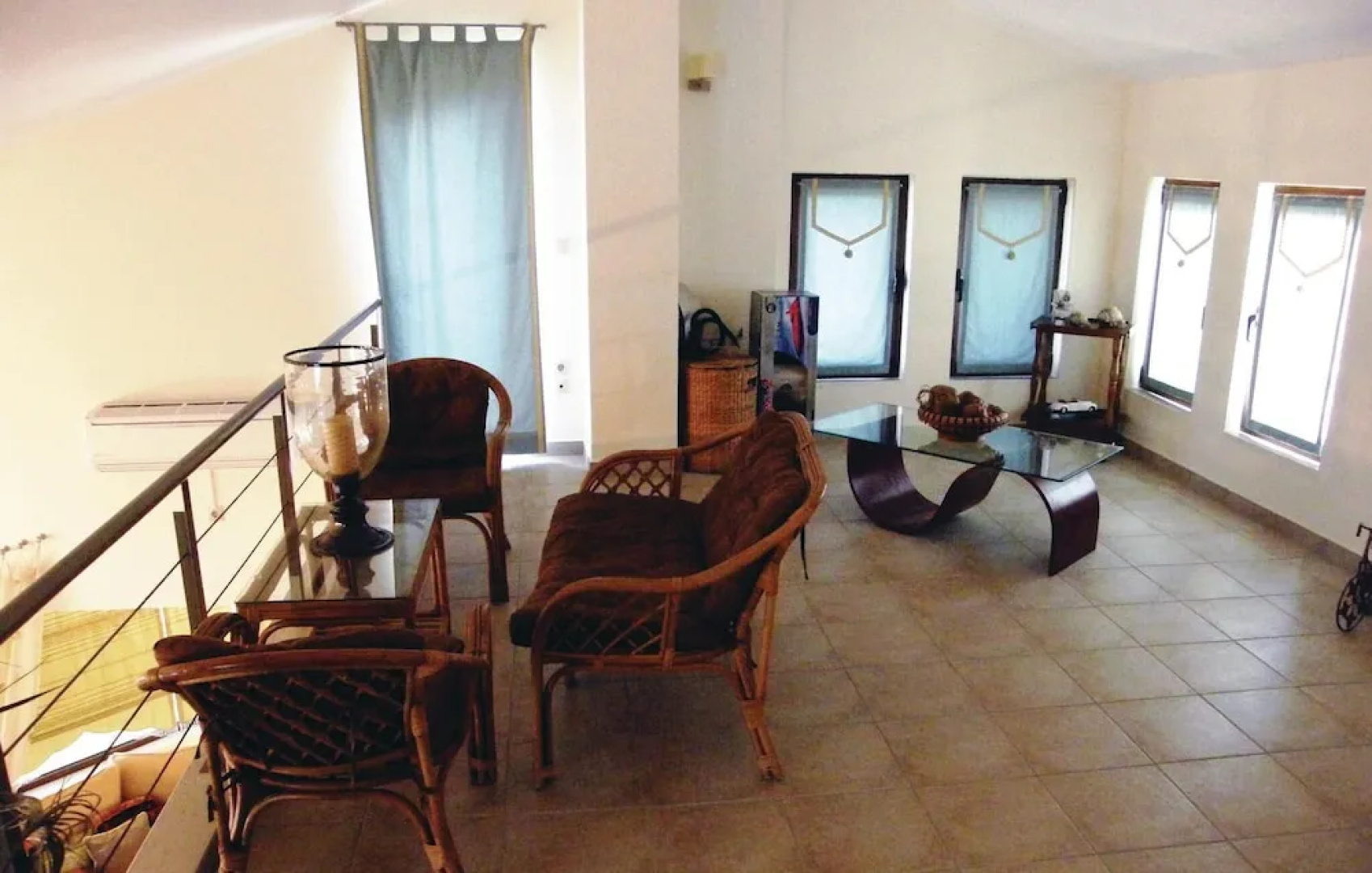 Amazing Home in Kamena Vourla With Wifi and 9 Bedrooms