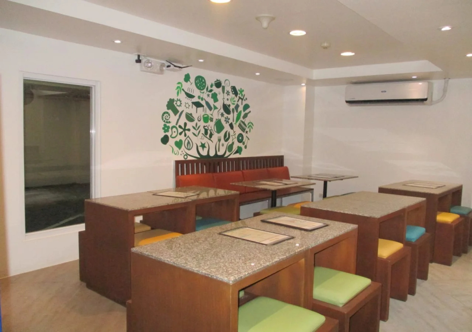 OYO 406 Royal Parc Inn & Suites