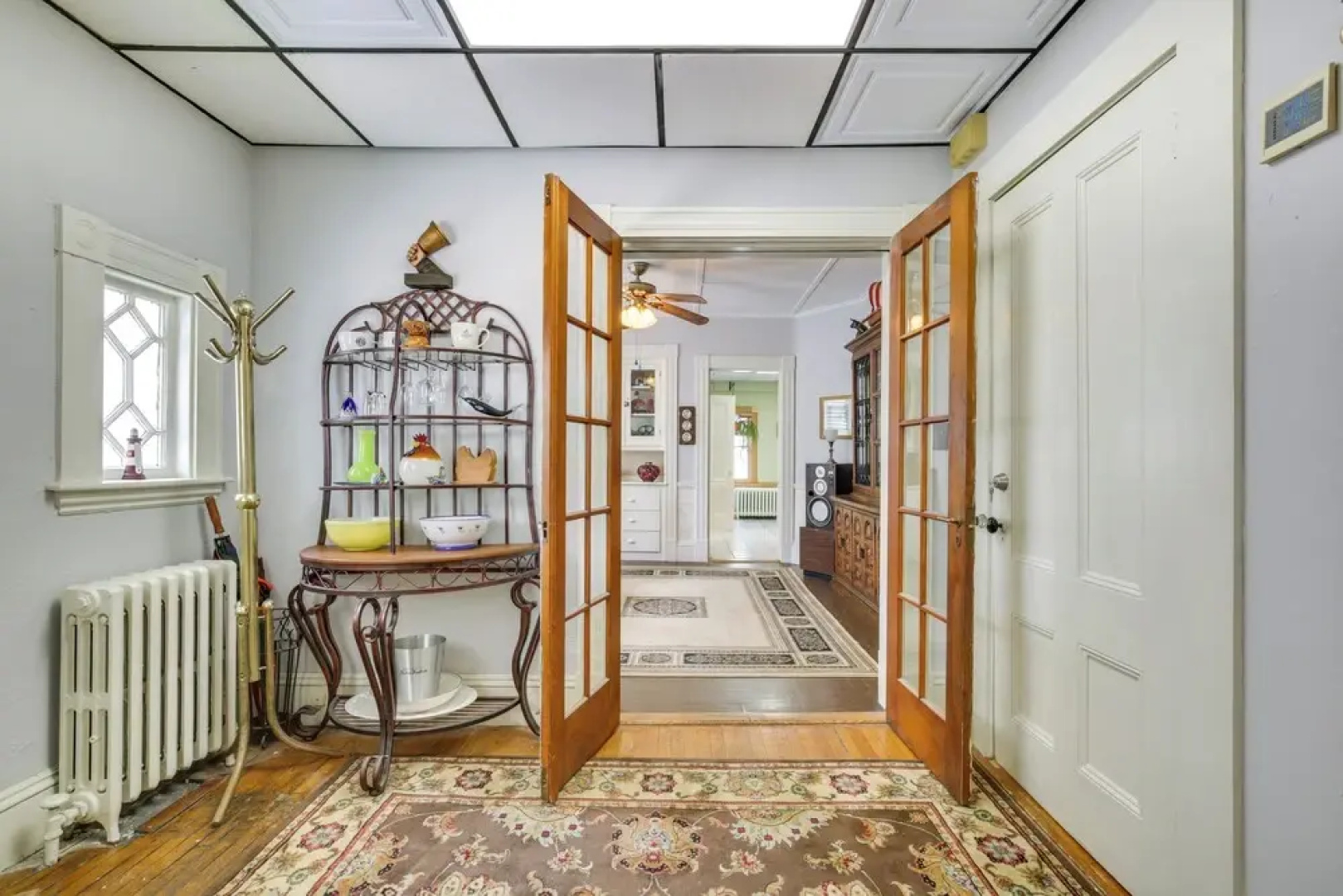 Quaint Beverly Townhome: Walk to Beach & Downtown!