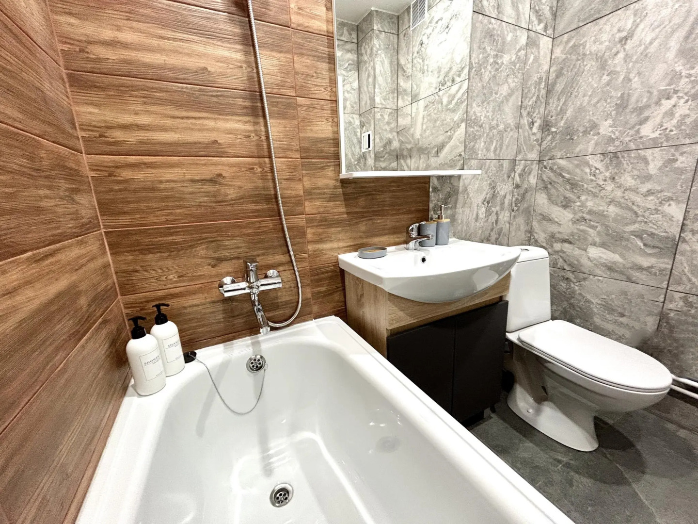 Апартаменты 4 Сезона на улице Энтузиастов 15