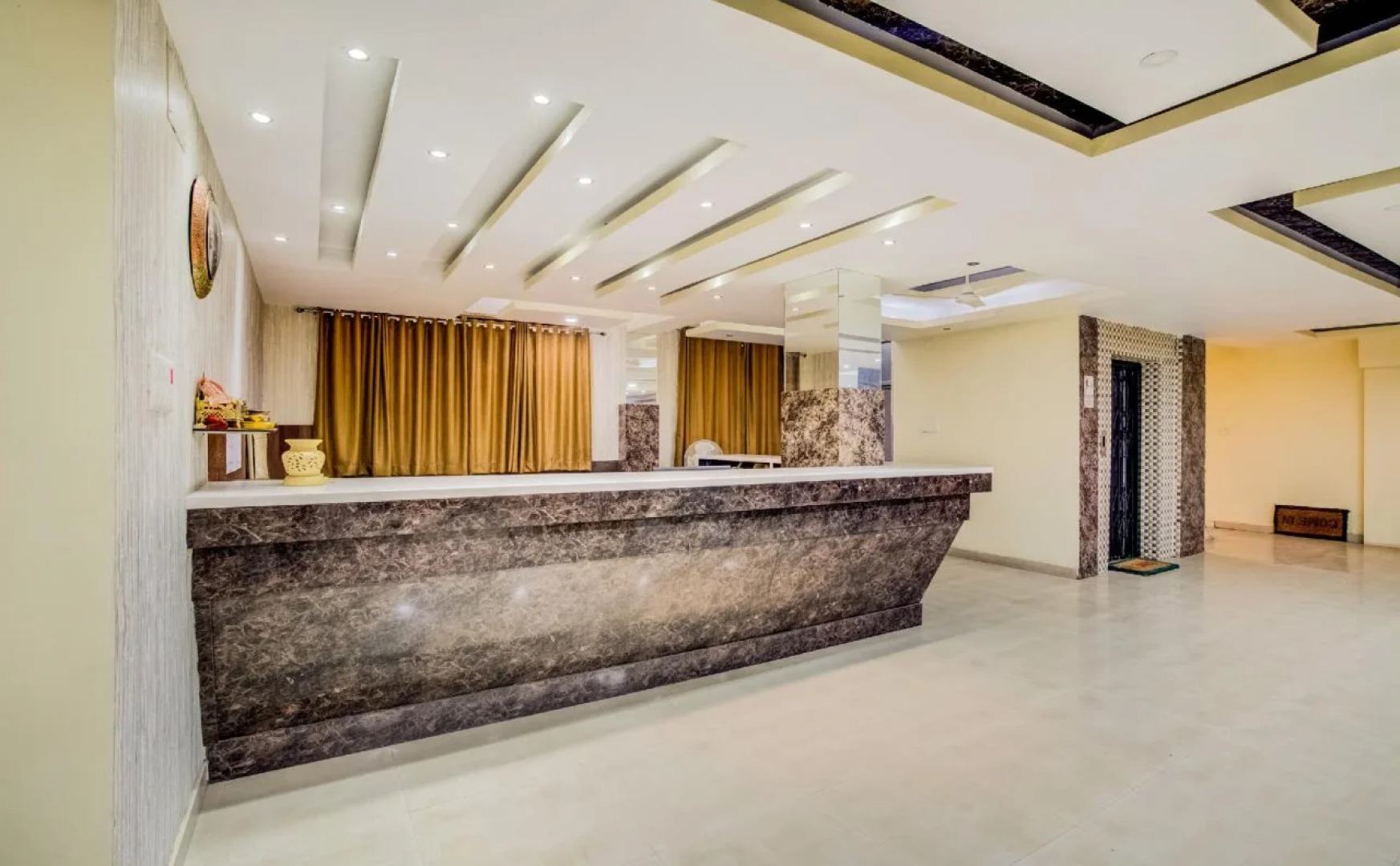 The Grand Yash By OYO Rooms