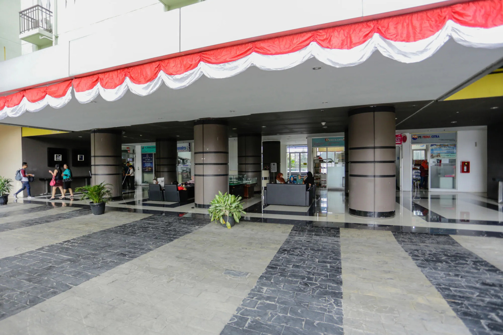 RedDoorz Apartment @ The Suites Metro Soekarno Hatta