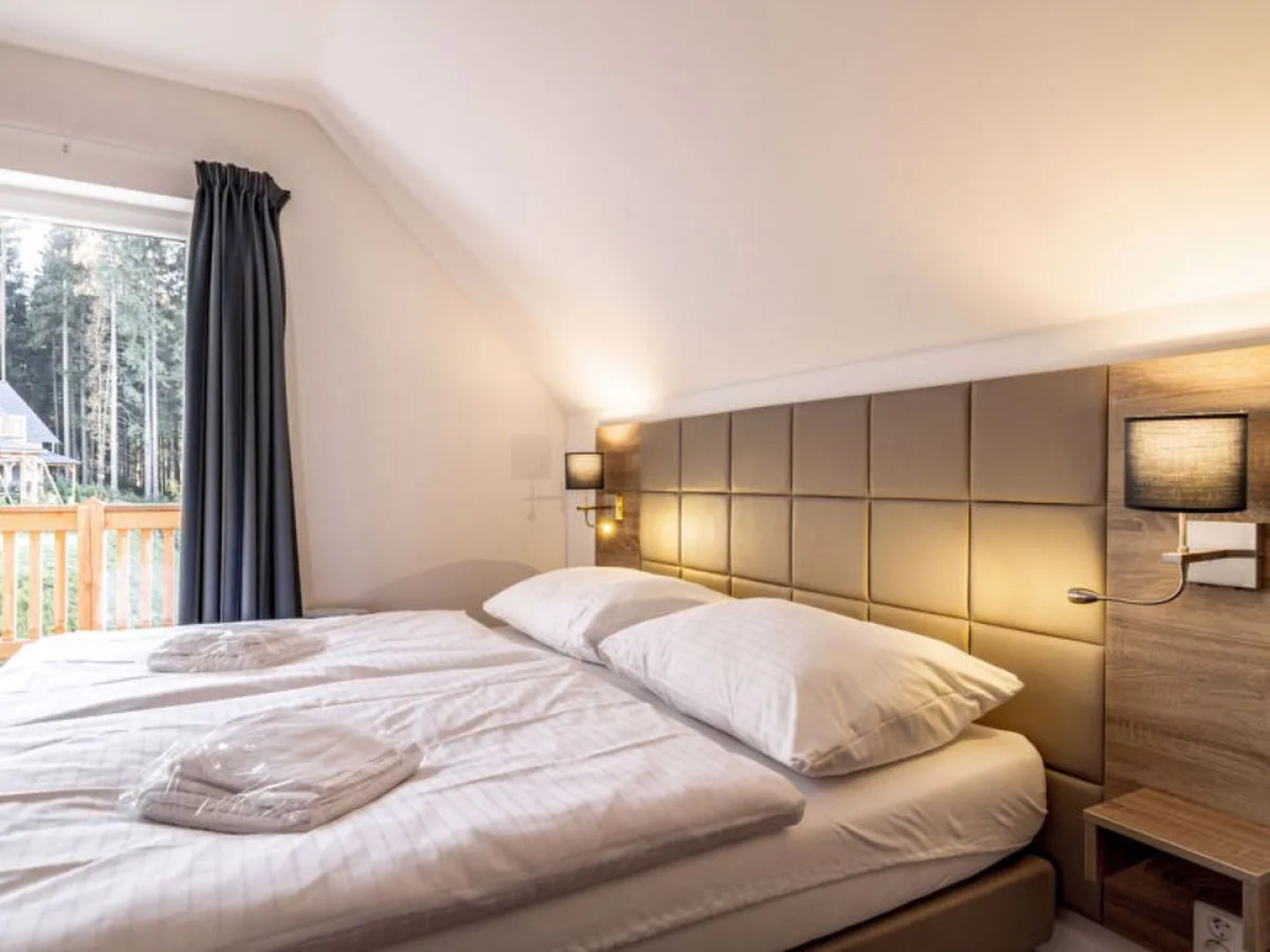 Lakeside Village (+ sauna) 27377