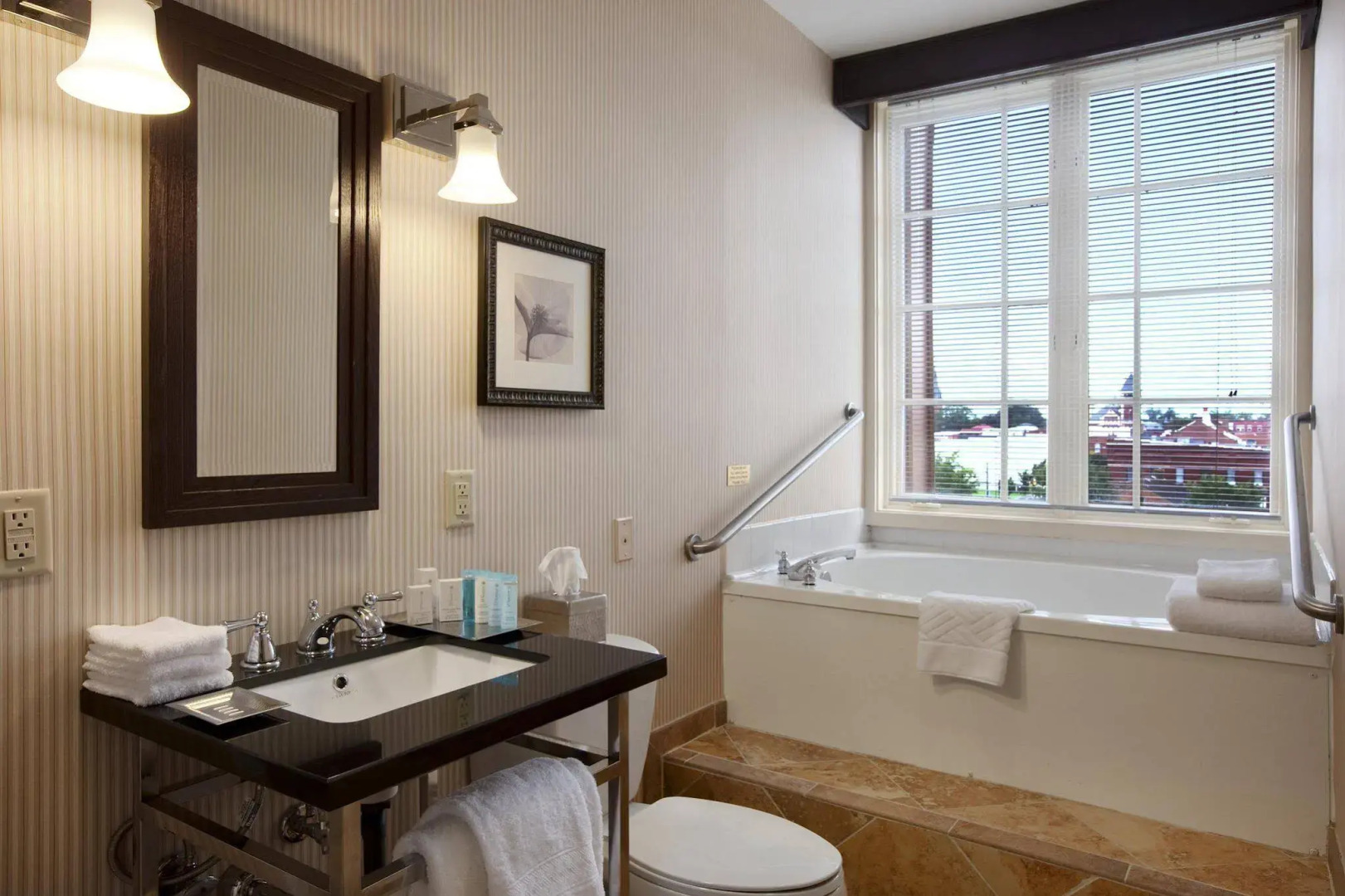 DoubleTree by Hilton New Bern Riverfront