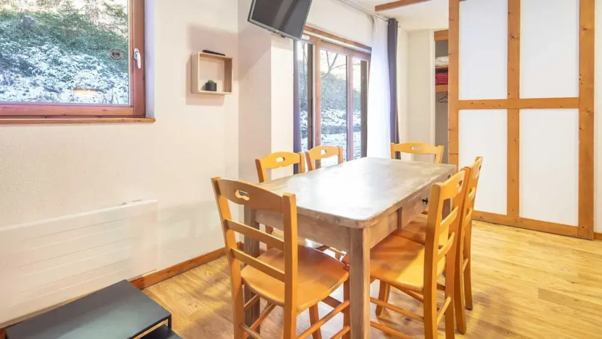 Stylish Alpine Stay for 6 Guests