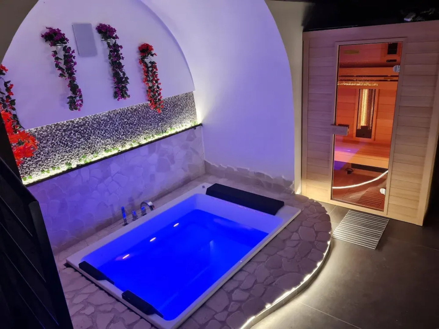 1-bed Cottage With Indoor hot tub and Sauna