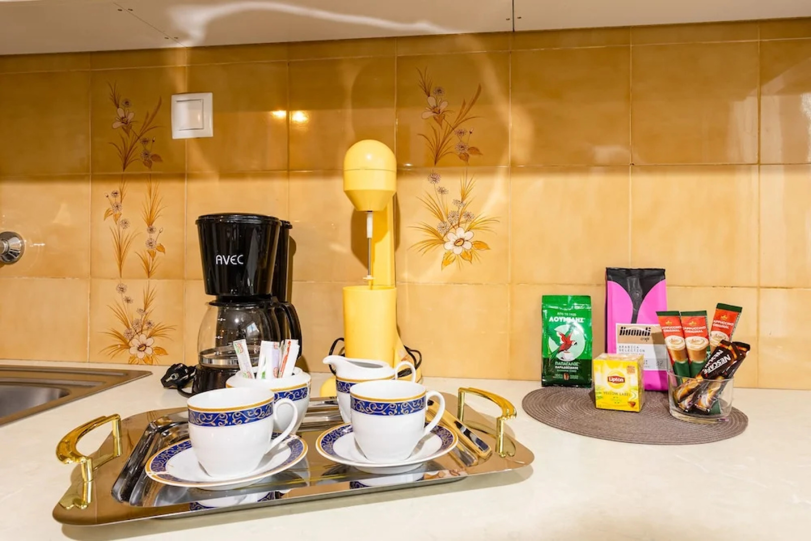 Seaside Family Haven - Avia's Spacious Getaway