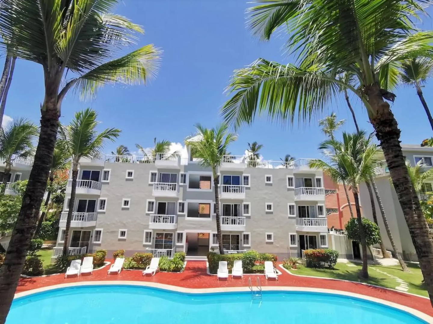 Tropicana Suites Deluxe Beach Club & Pool