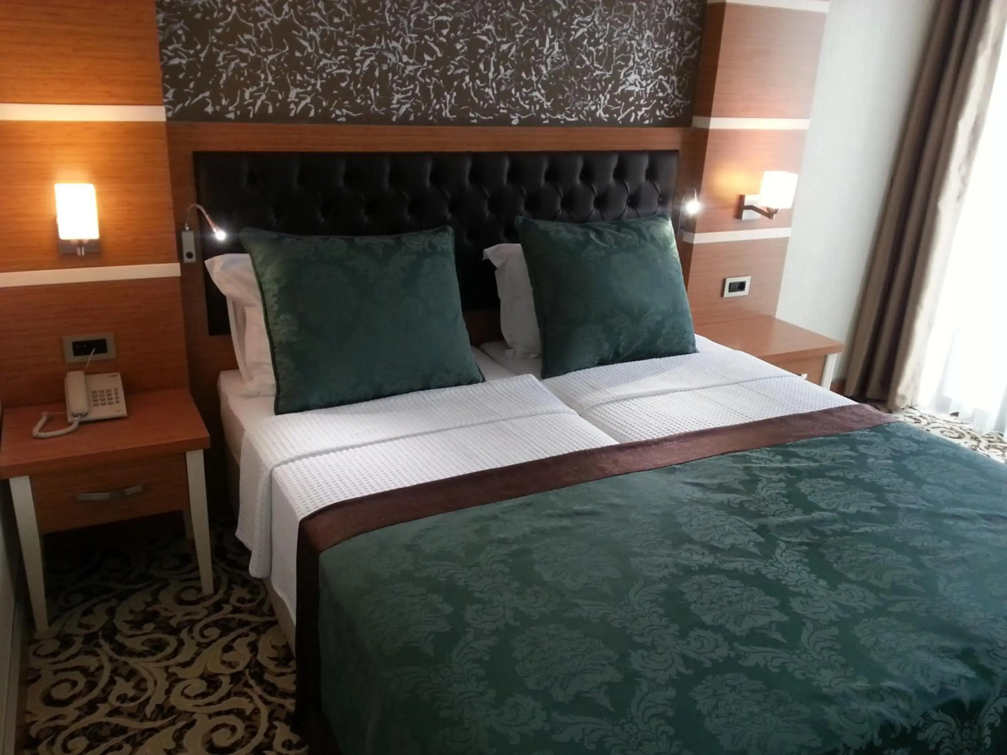 Malahit Exclusive City Hotel