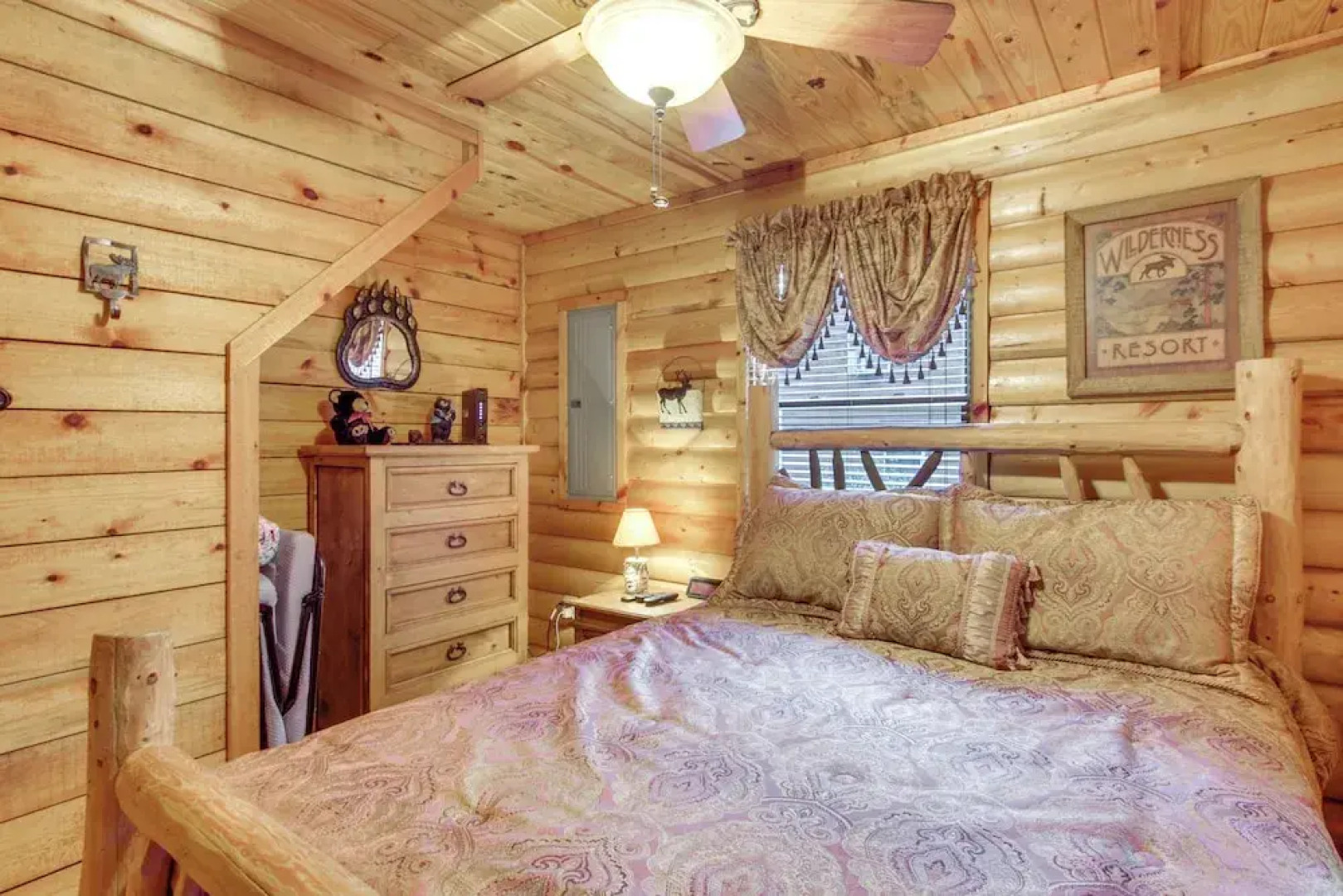 Backyard & Porch: Rural Cosby Log Cabin!