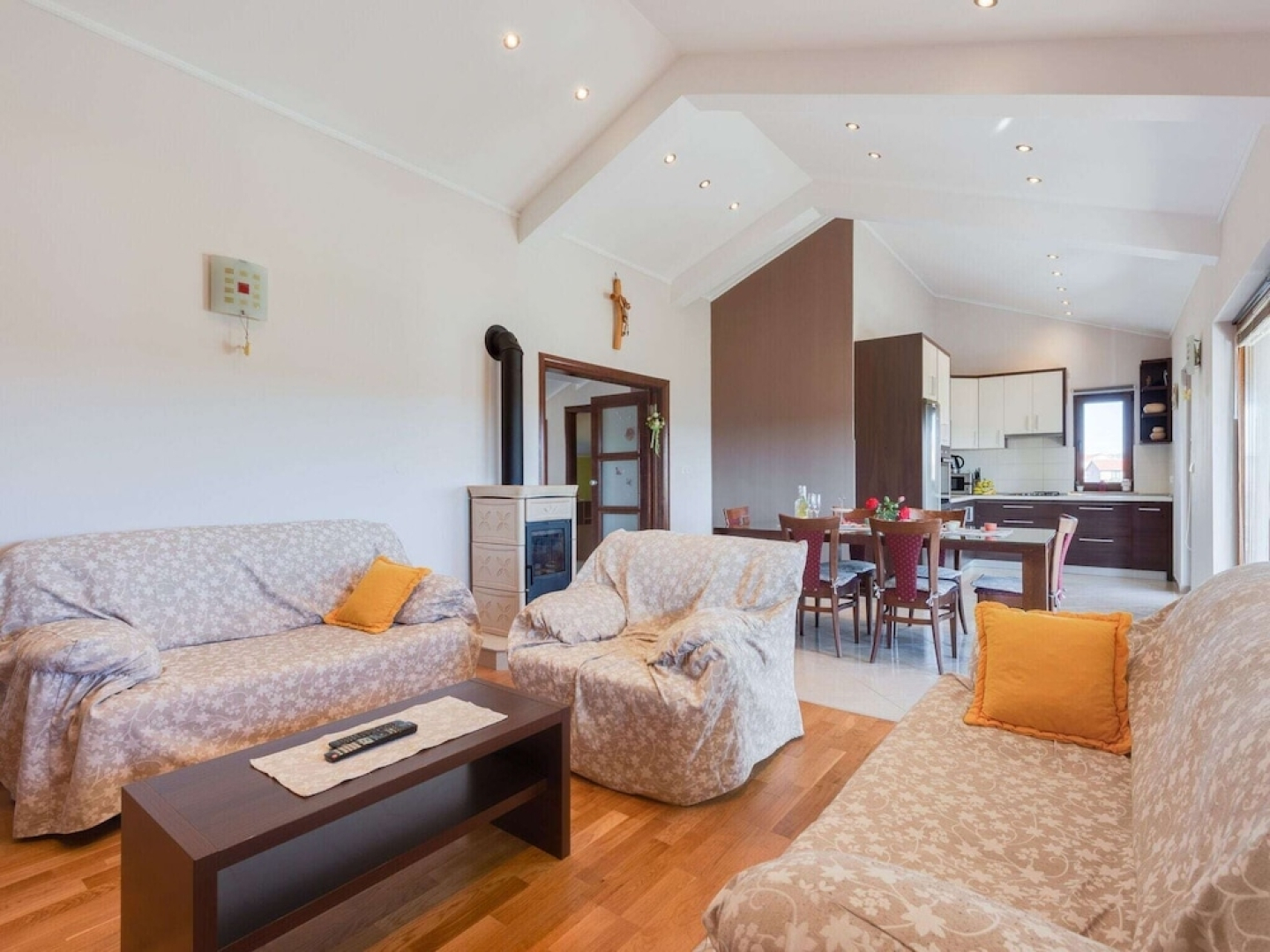 Quaint Apartment in Posedarje With Garden