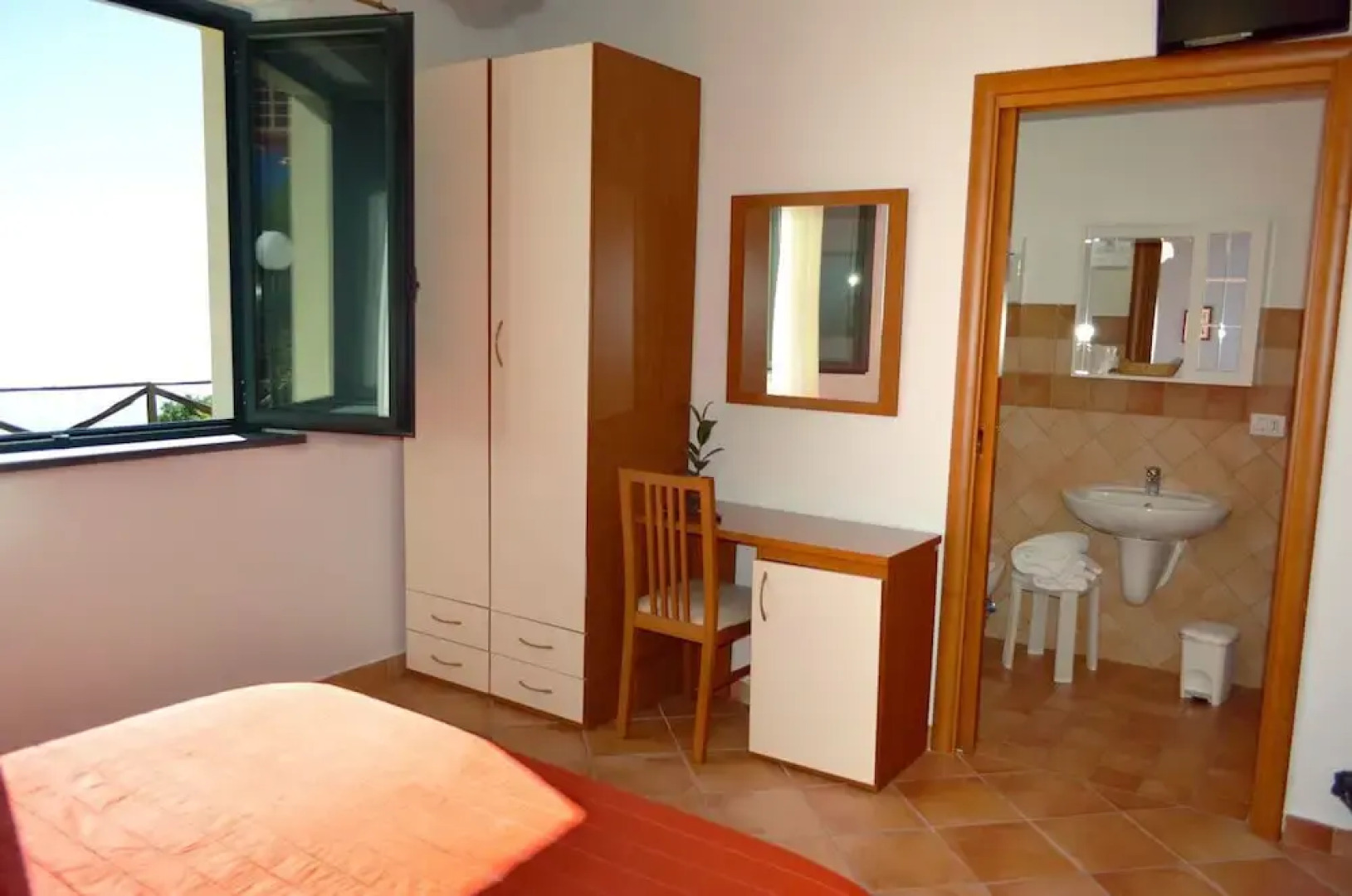 Linfinito Guest House