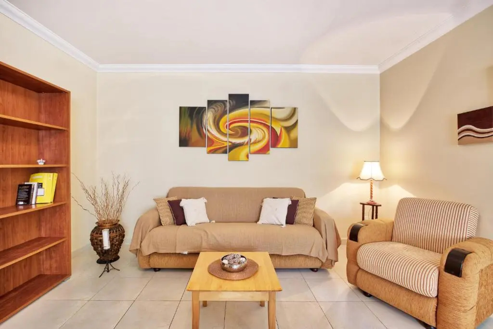 MS26 - Spacious Maisonette By The Sea