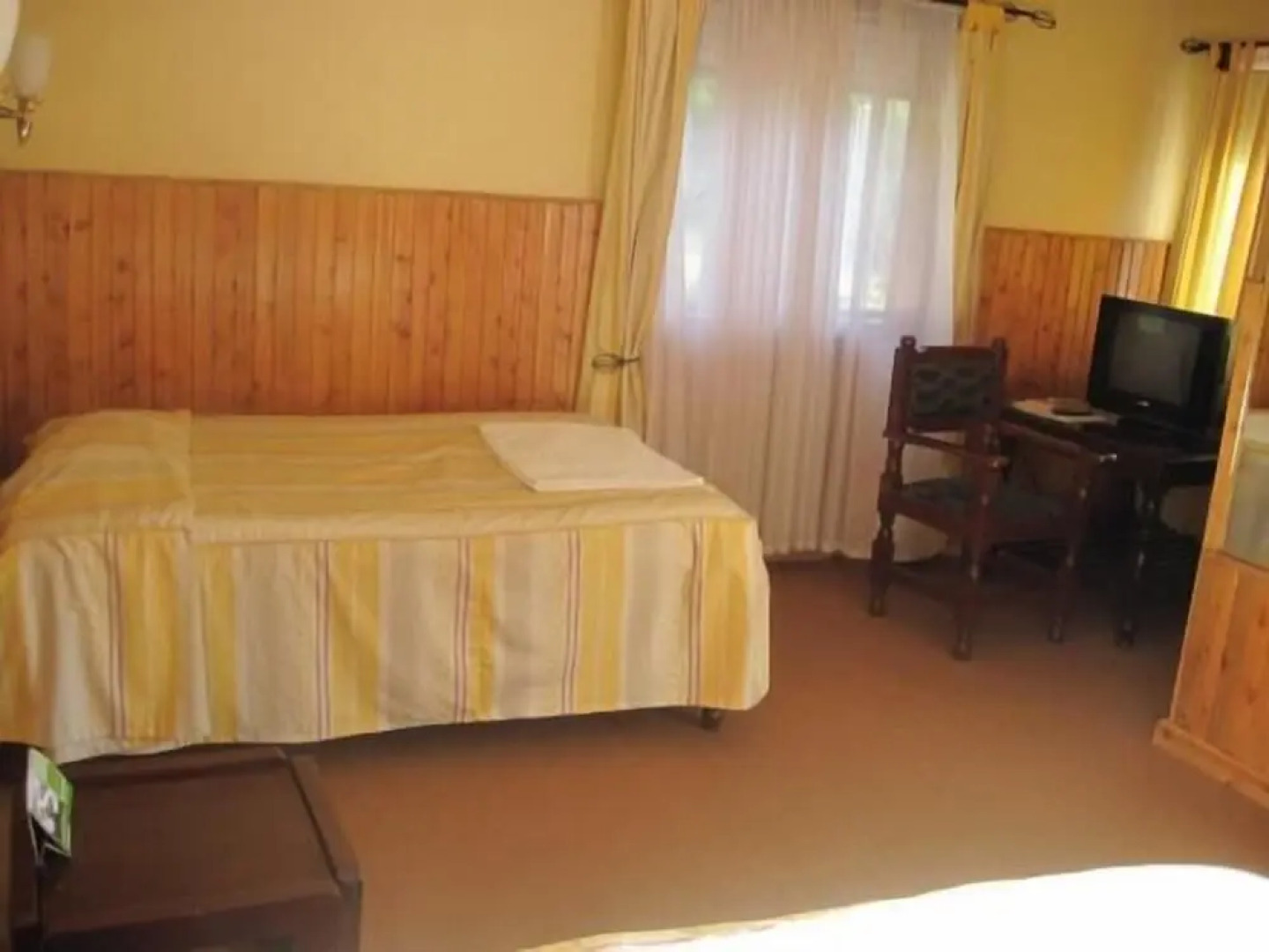 Bunyonyi Safaris Resort