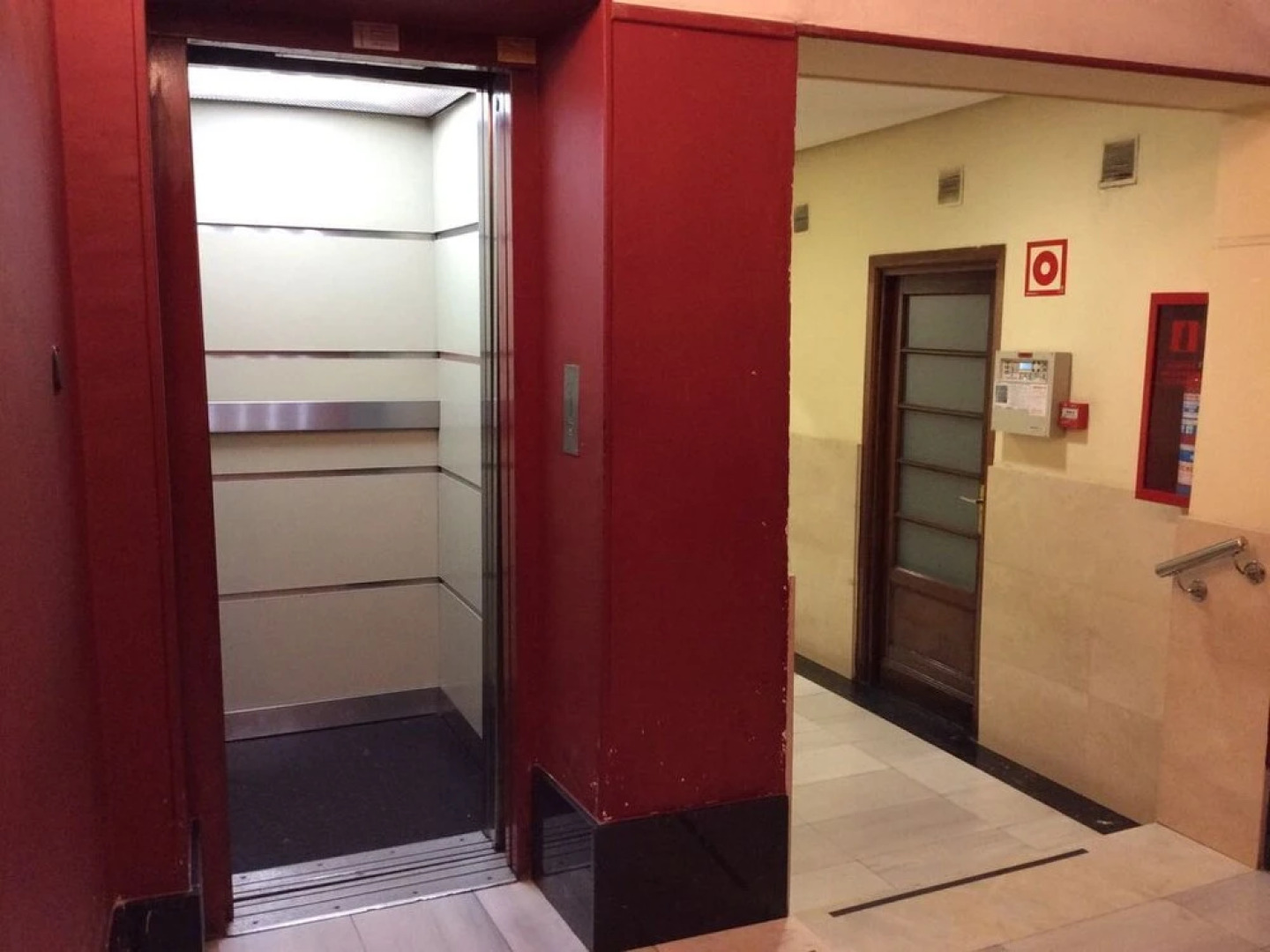 Downtown by Forever Rentals Superior Apartment With 2 Bedrooms. Parking and Wifi