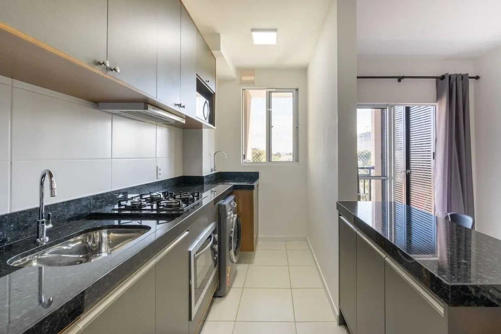 Apartamentos em Bal Piçarras 150 M DA PRAIA com SACADA, WI-FI, PISCINA, PORTARIA 24h, PLAYGROUND e vaga de GARAGEM